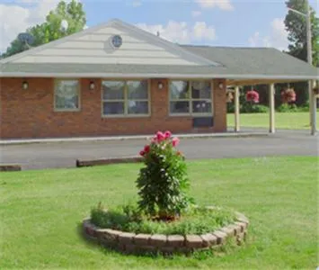 Property building in Budget Inn - Farmington