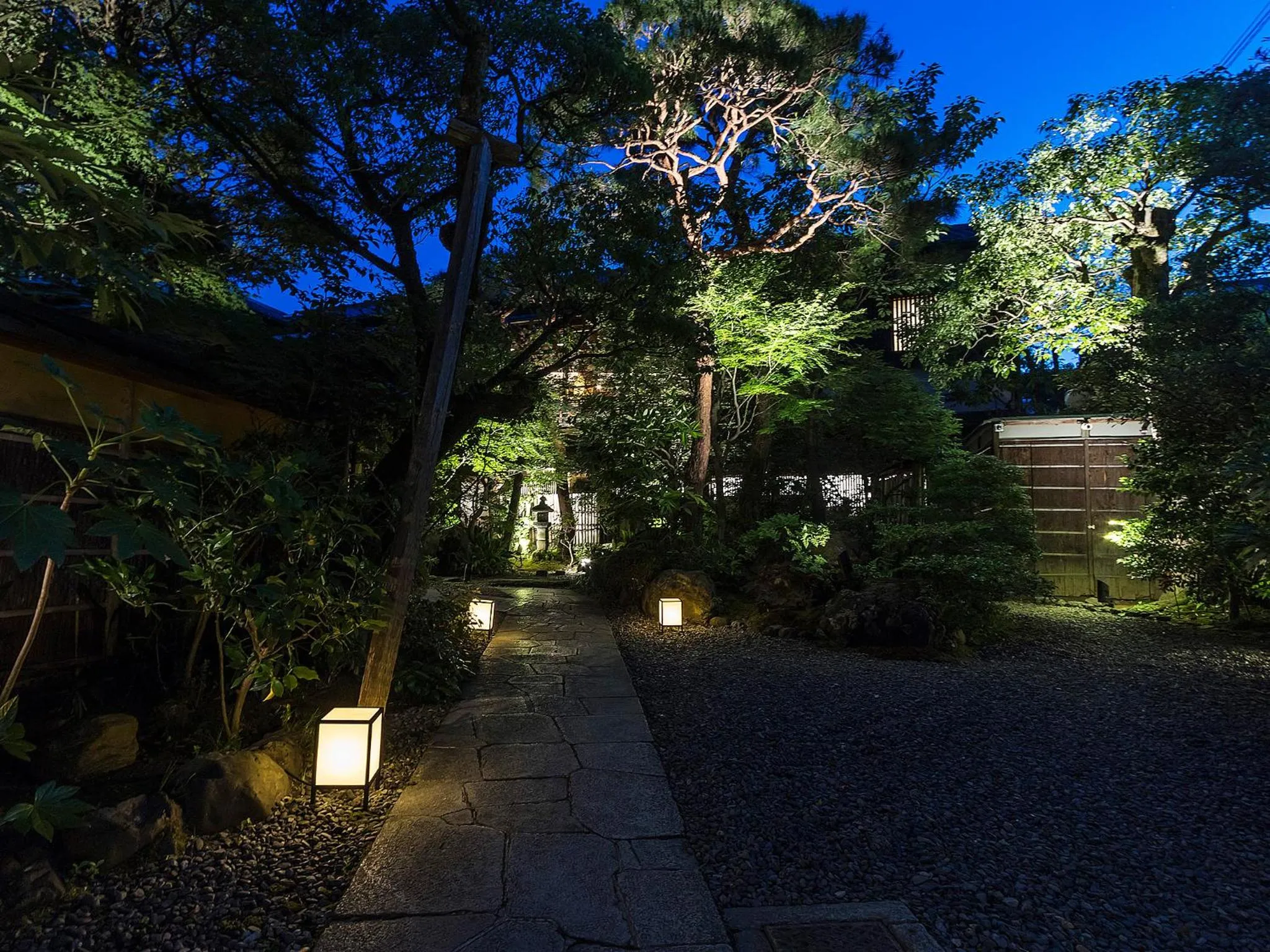 Garden in Nanzenji sando KIKUSUI