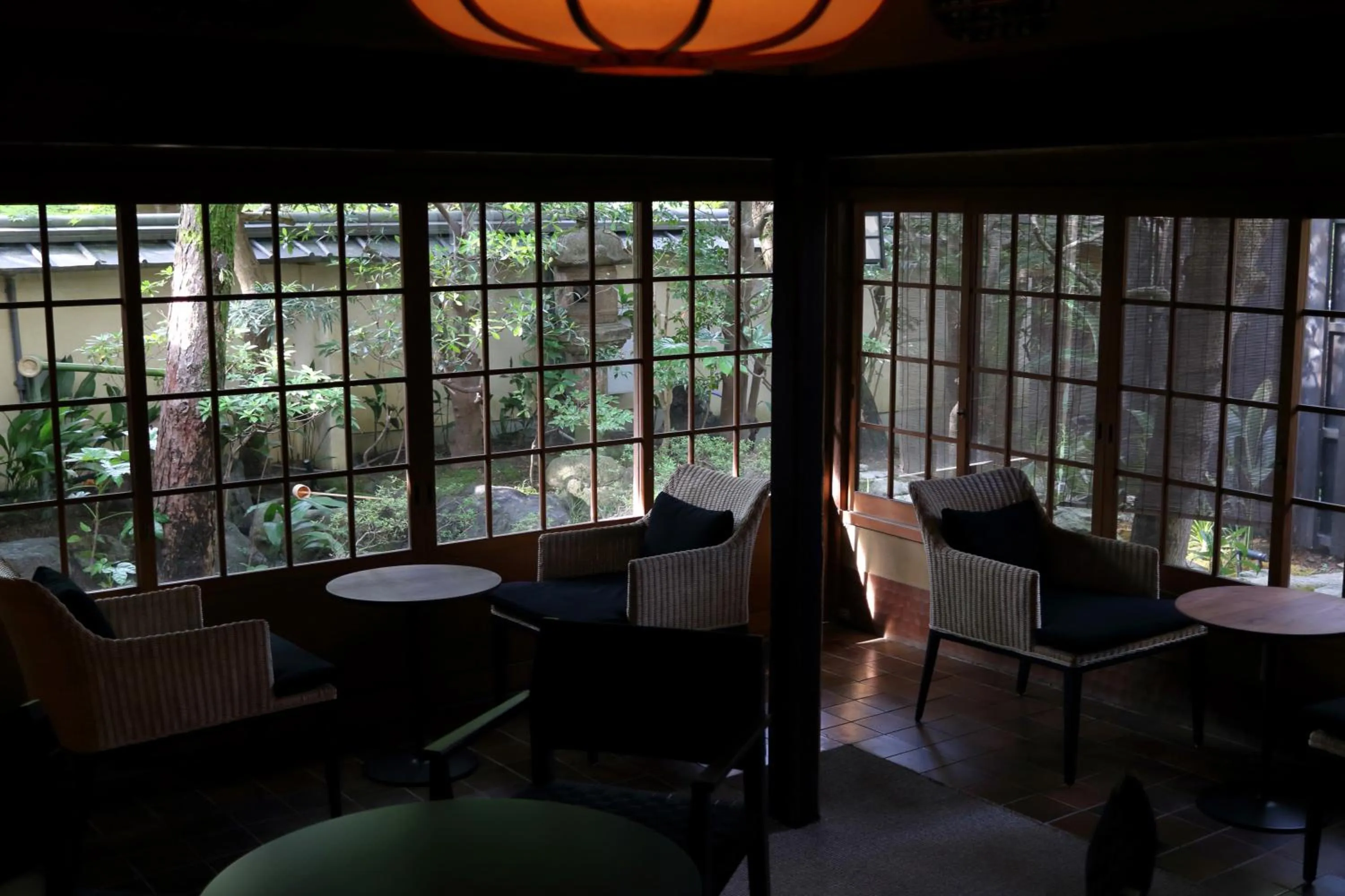 Seating area in Nanzenji sando KIKUSUI