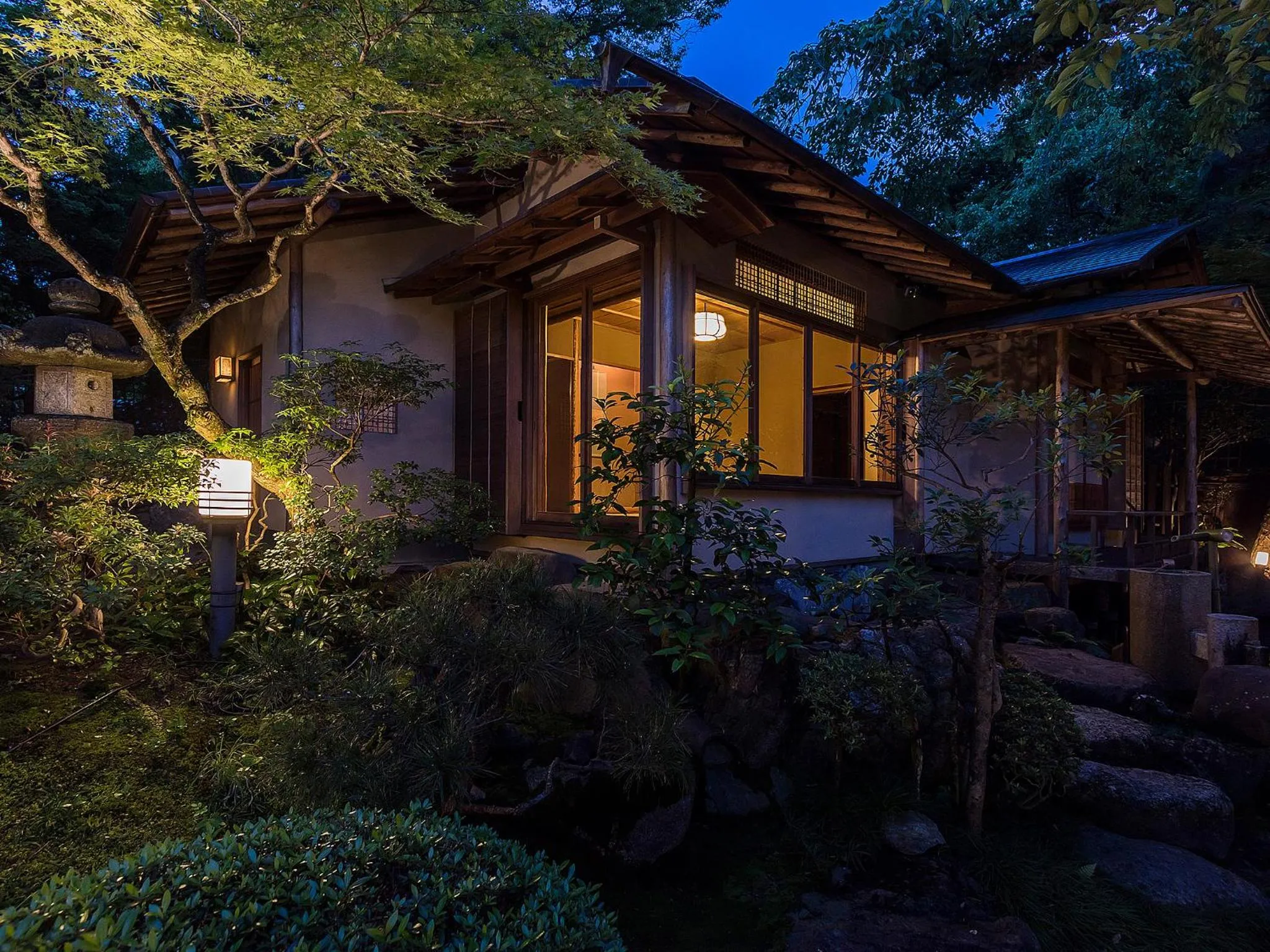Garden in Nanzenji sando KIKUSUI