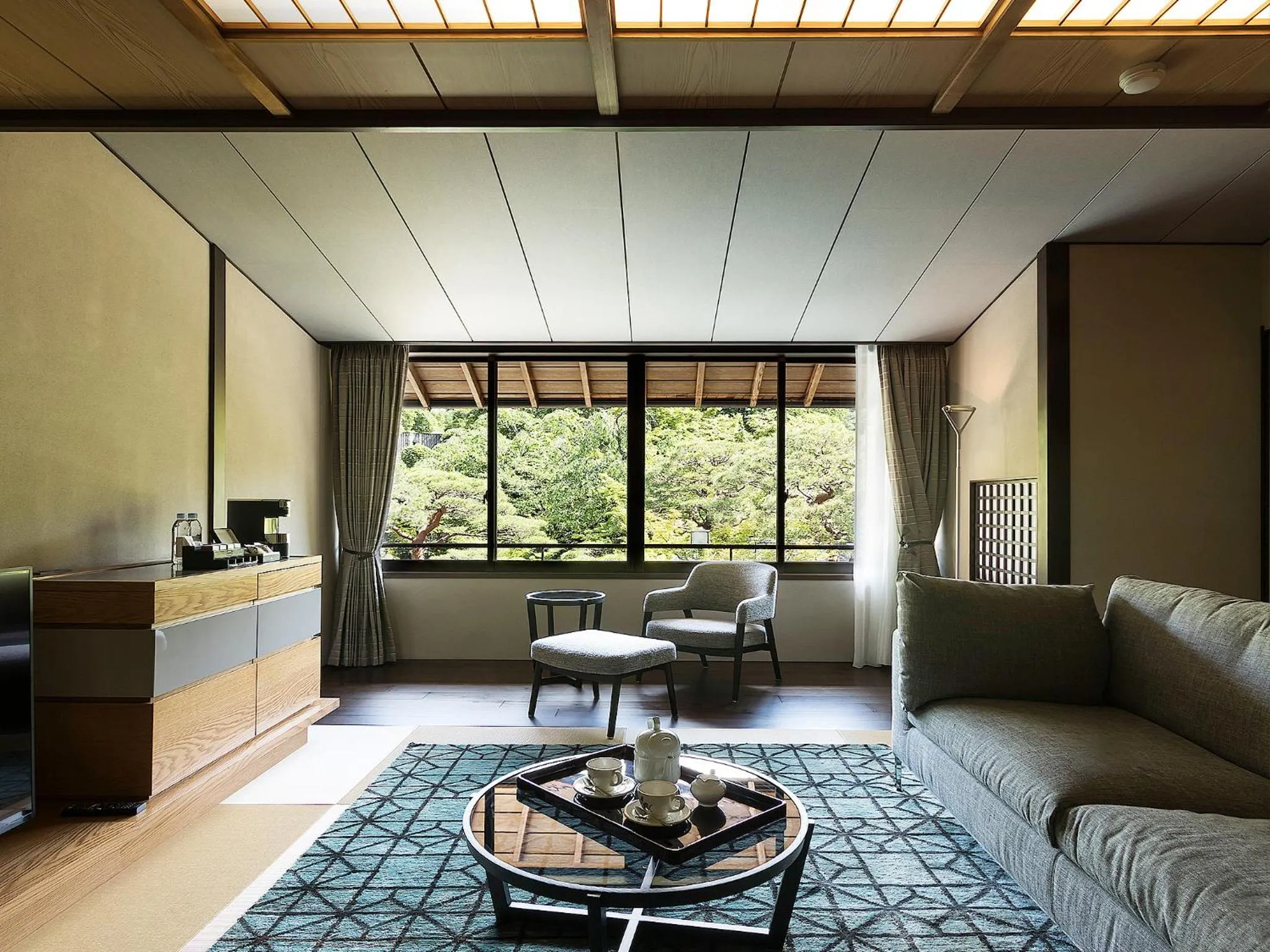 Photo of the whole room in Nanzenji sando KIKUSUI