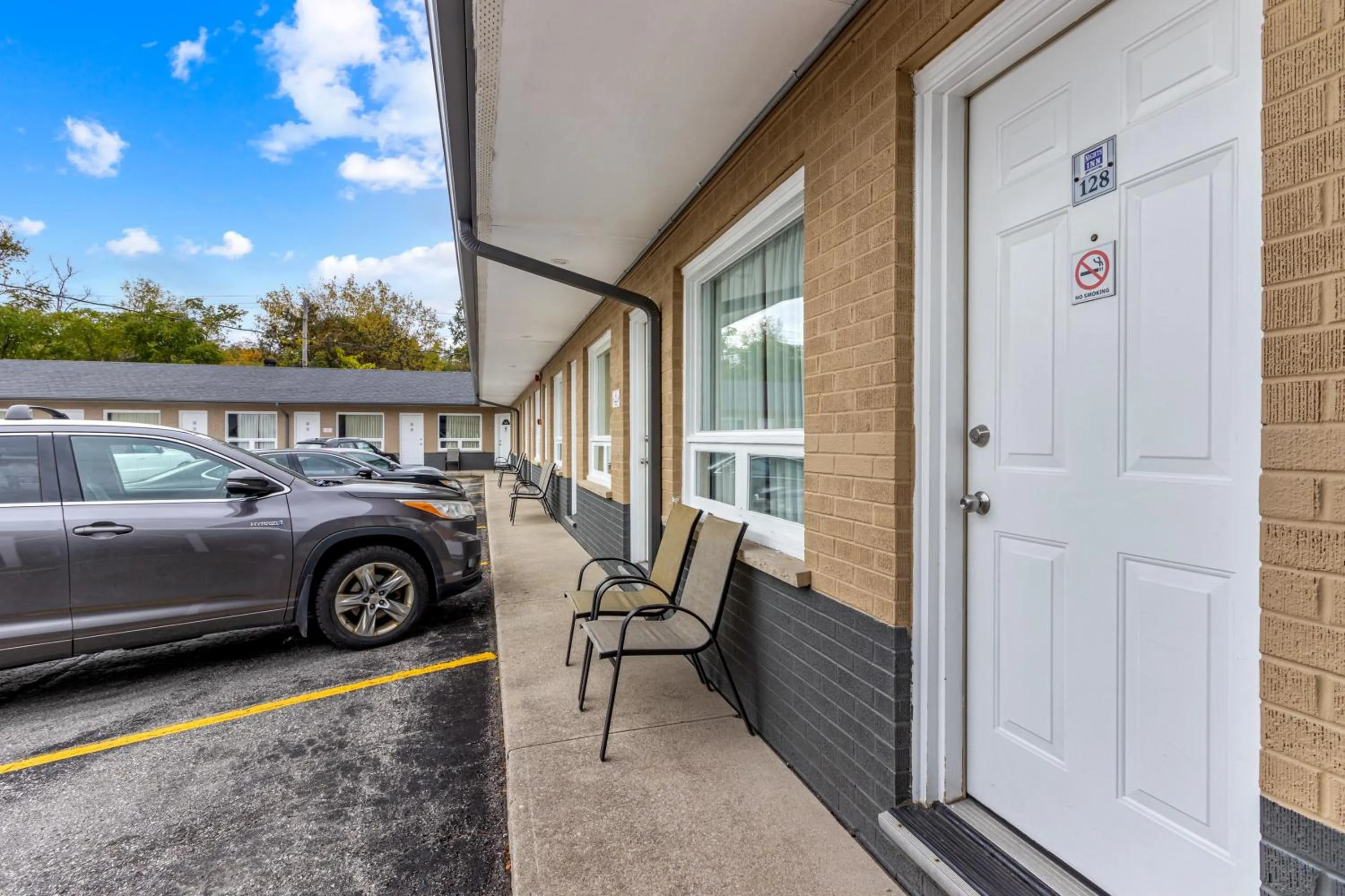 Parking in Nights Inn Owen Sound