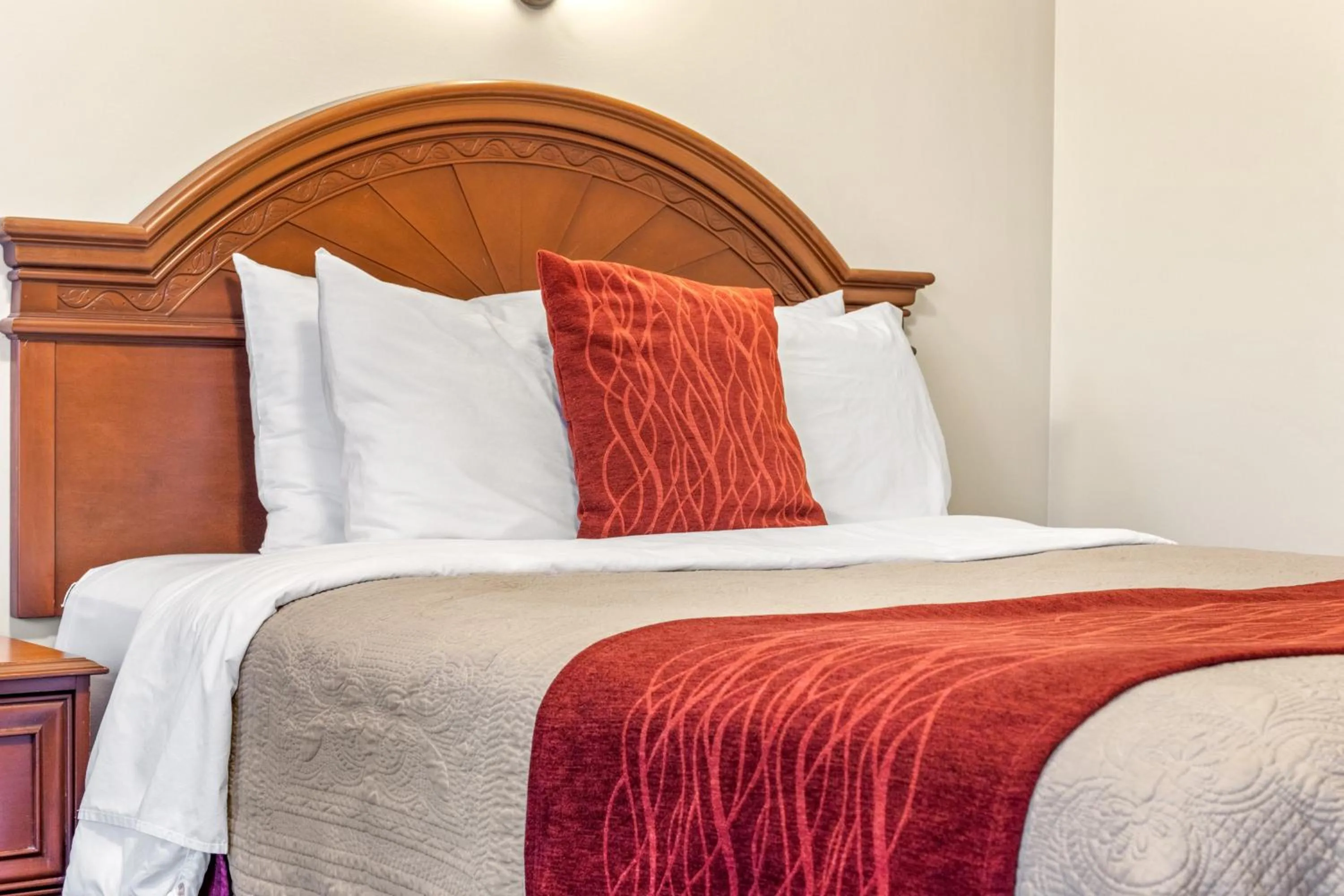 Bed in Nights Inn Owen Sound