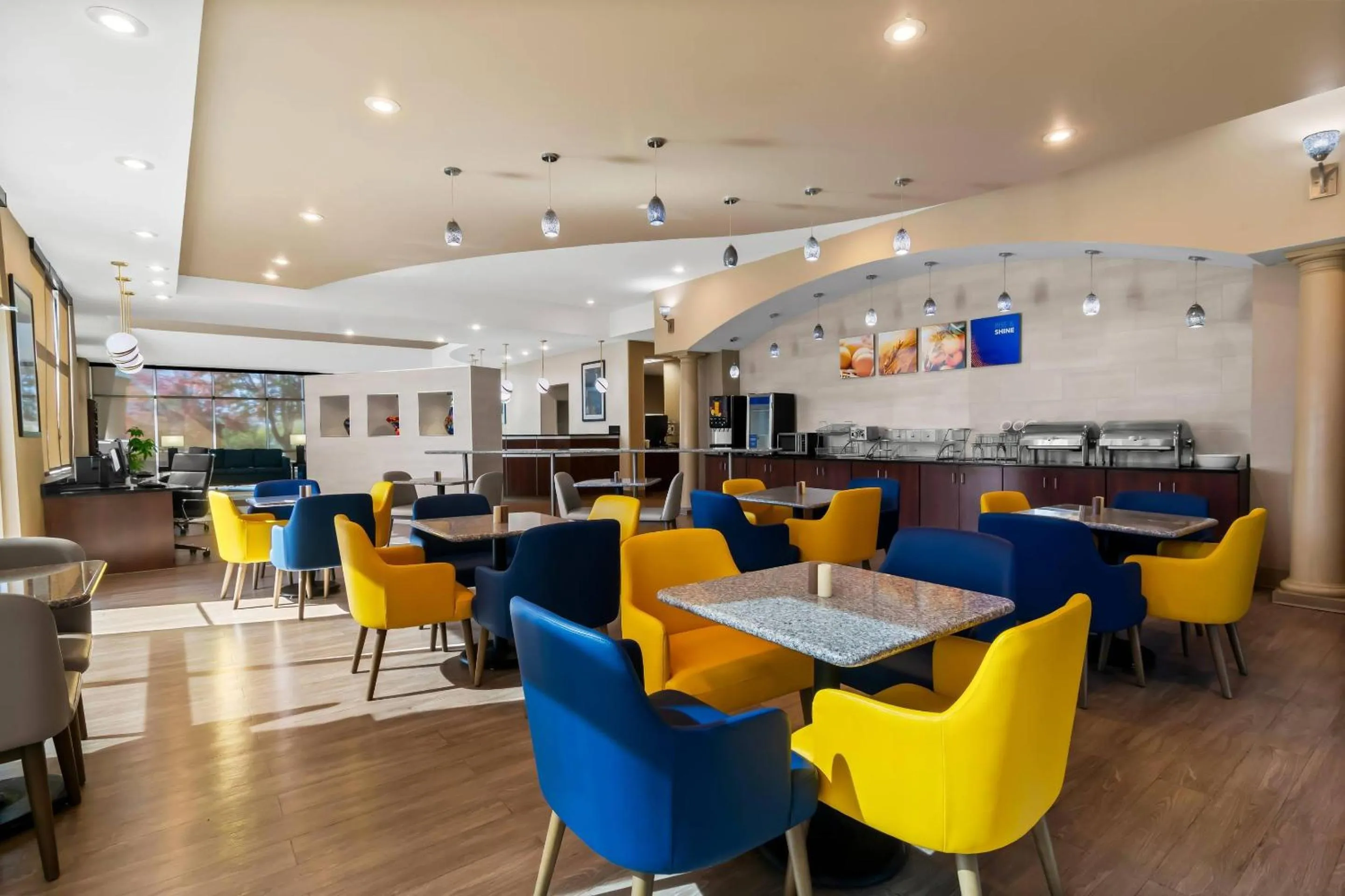 Breakfast in Comfort Suites Bentonville - Rogers