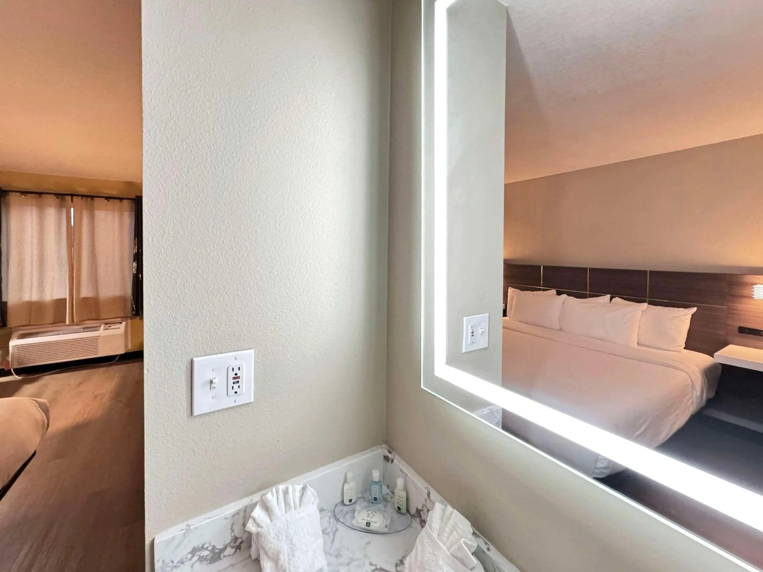 Bedroom, Bed in Quality Inn & Suites Willows