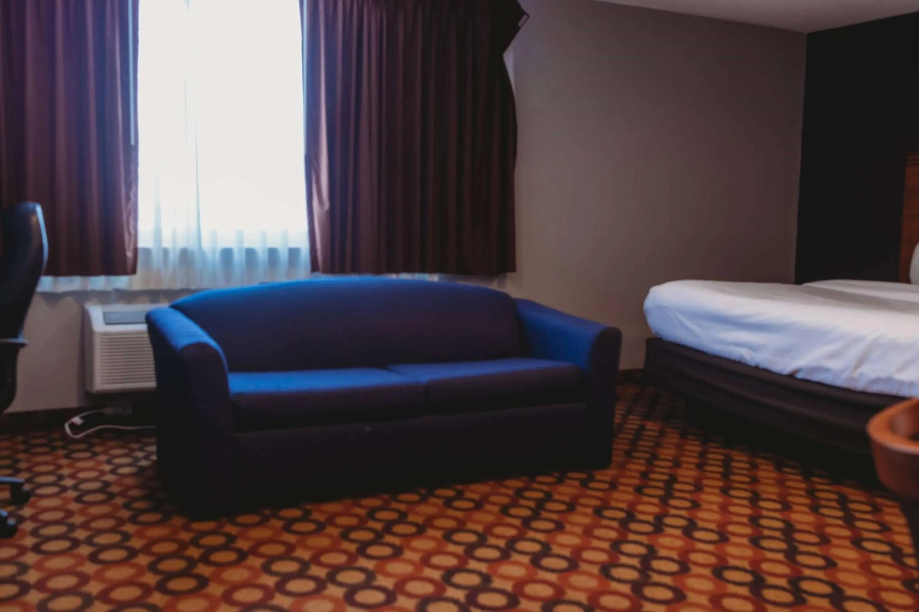 Photo of the whole room, Bed in Clarion Inn