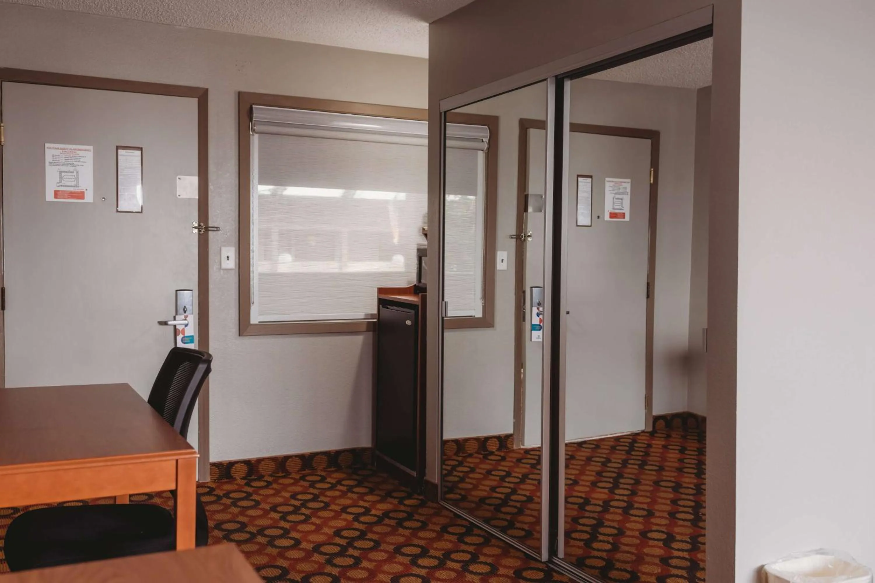 Photo of the whole room in Clarion Inn