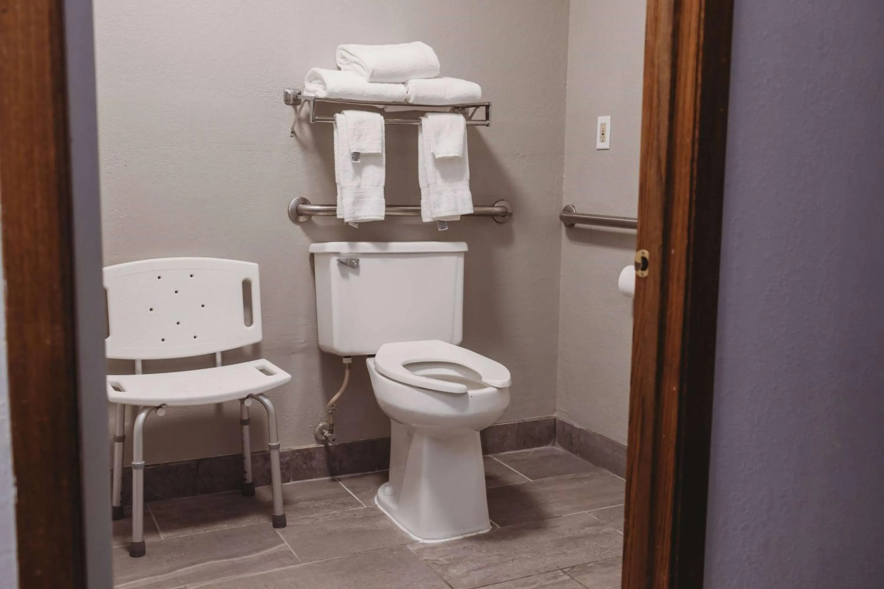 Shower in Clarion Inn