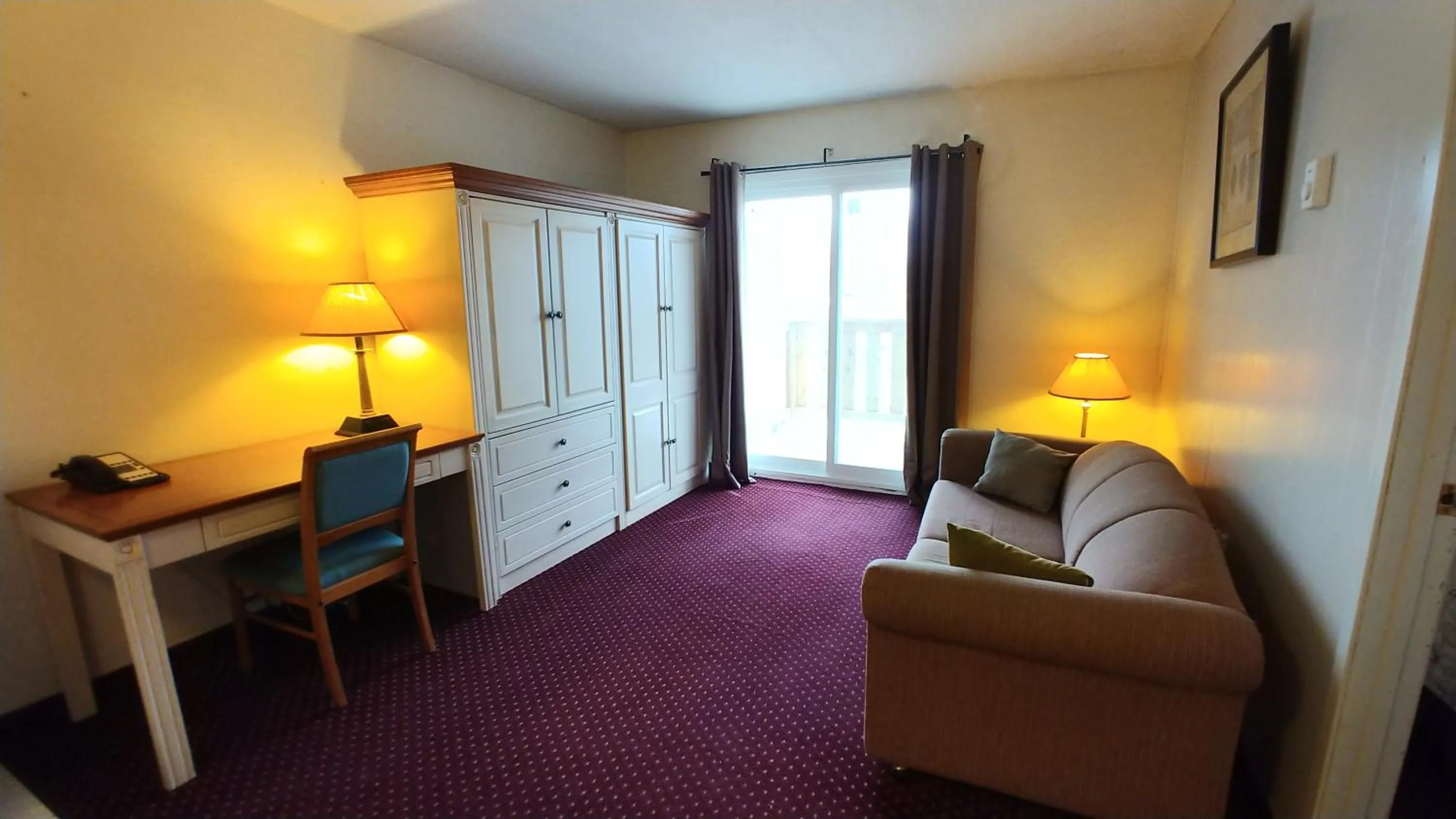 Seating Area in Sand Castle Suites Motel