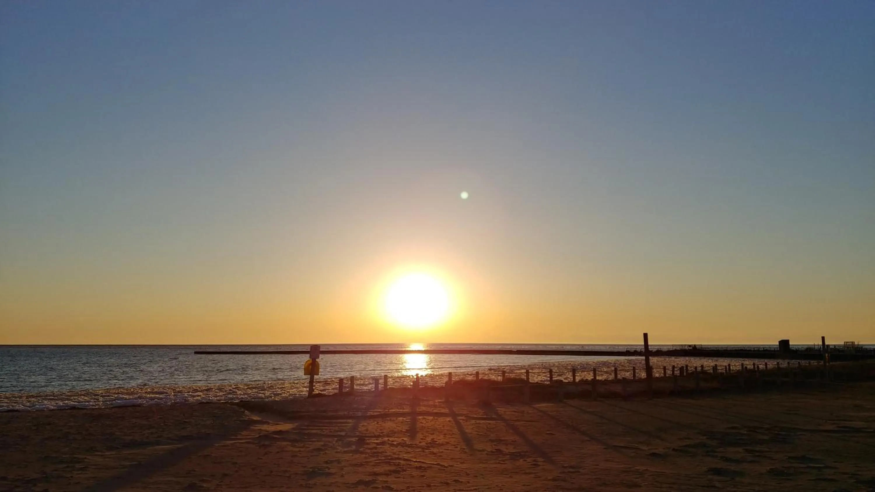 Sunrise/Sunset in Sand Castle Suites Motel