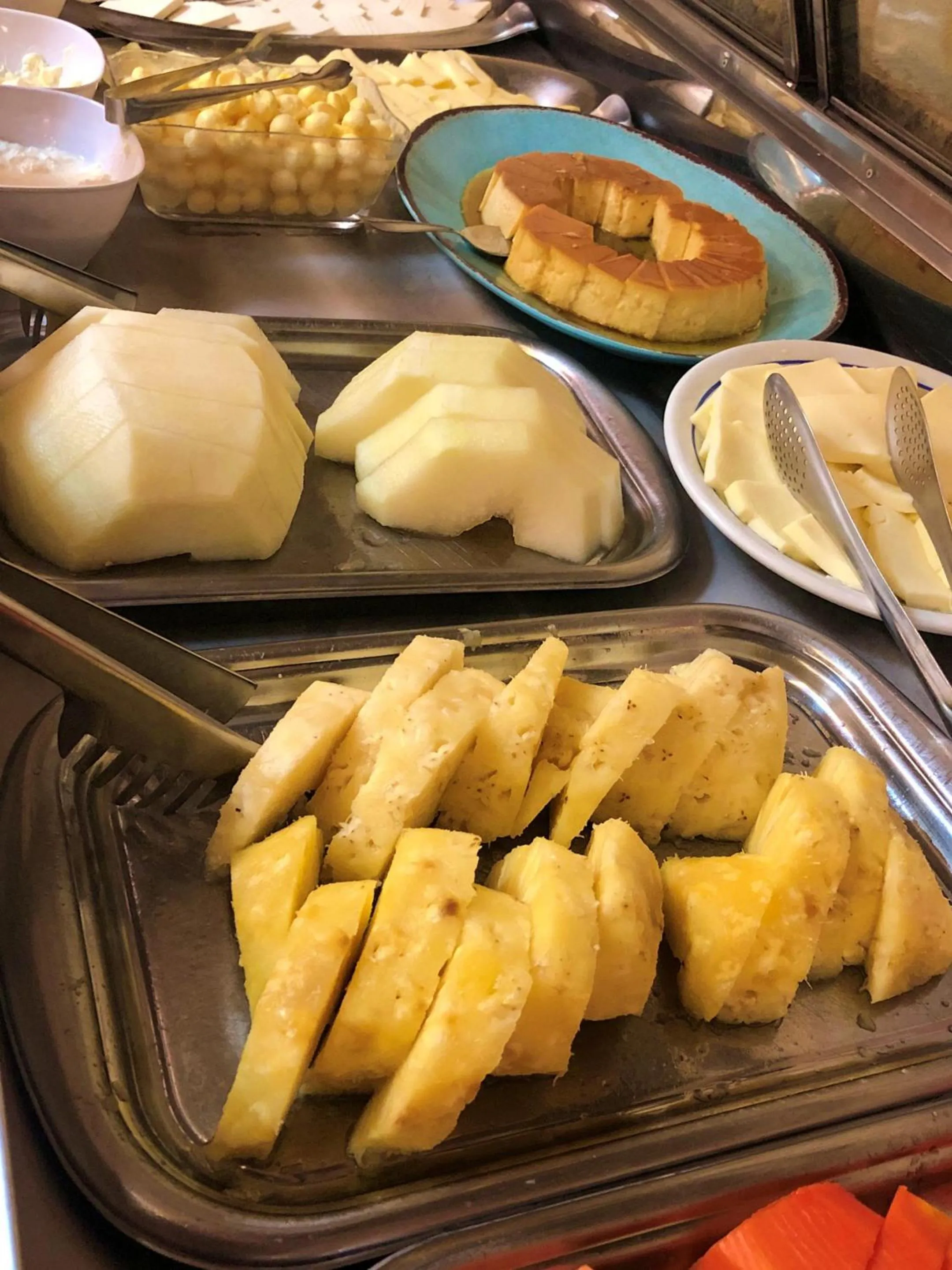 Buffet breakfast in Hotel Monalisa