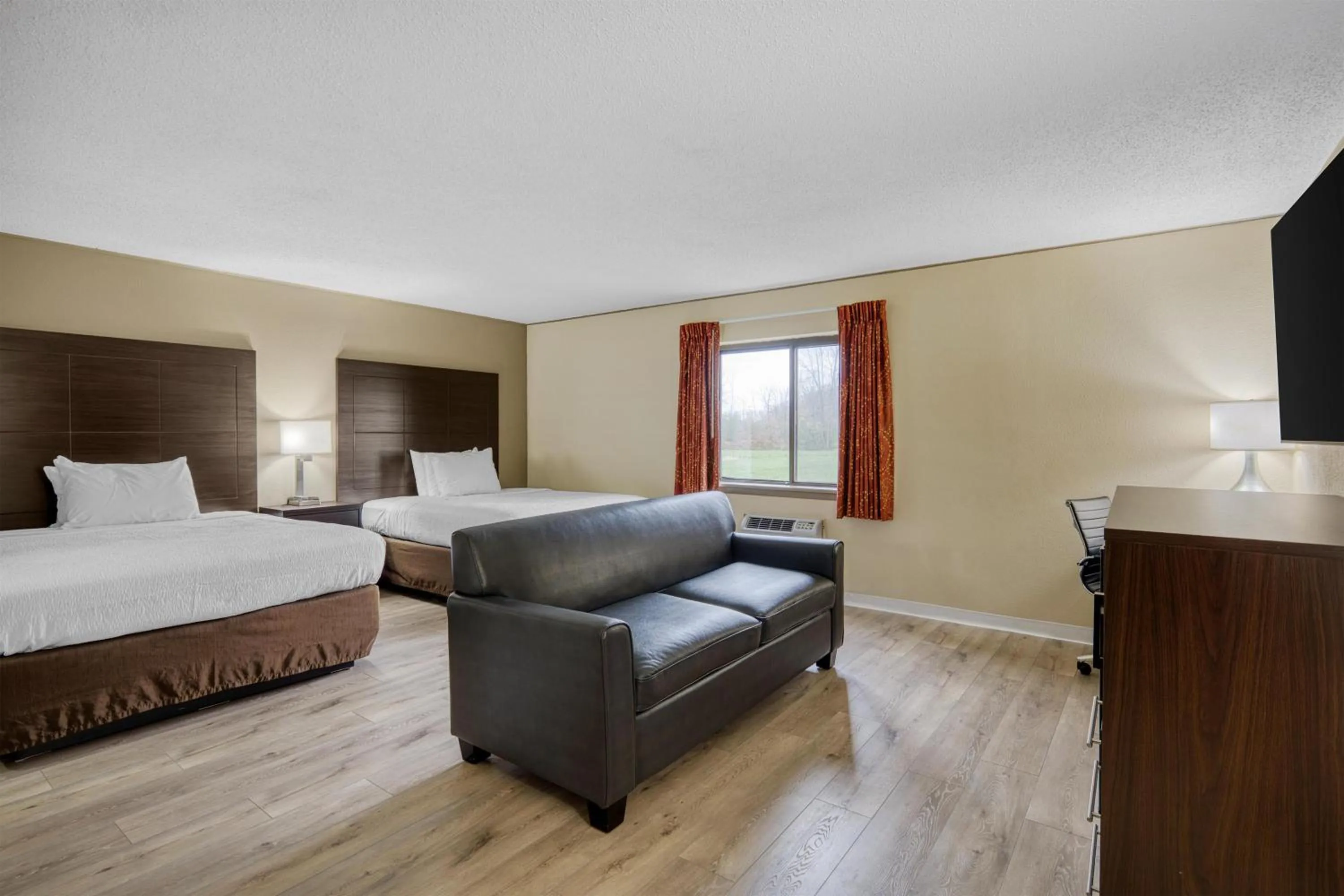 Bedroom, Bed in SureStay by Best Western Massena