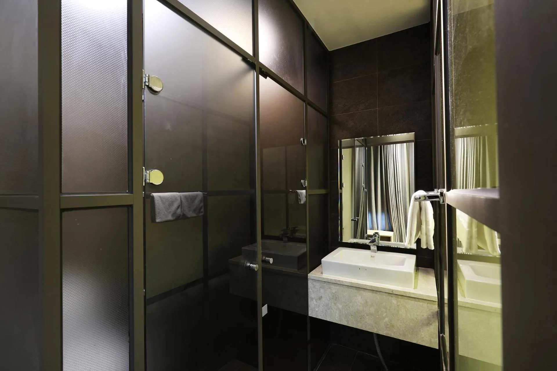 Toilet, Bed in BOLTON Hotel