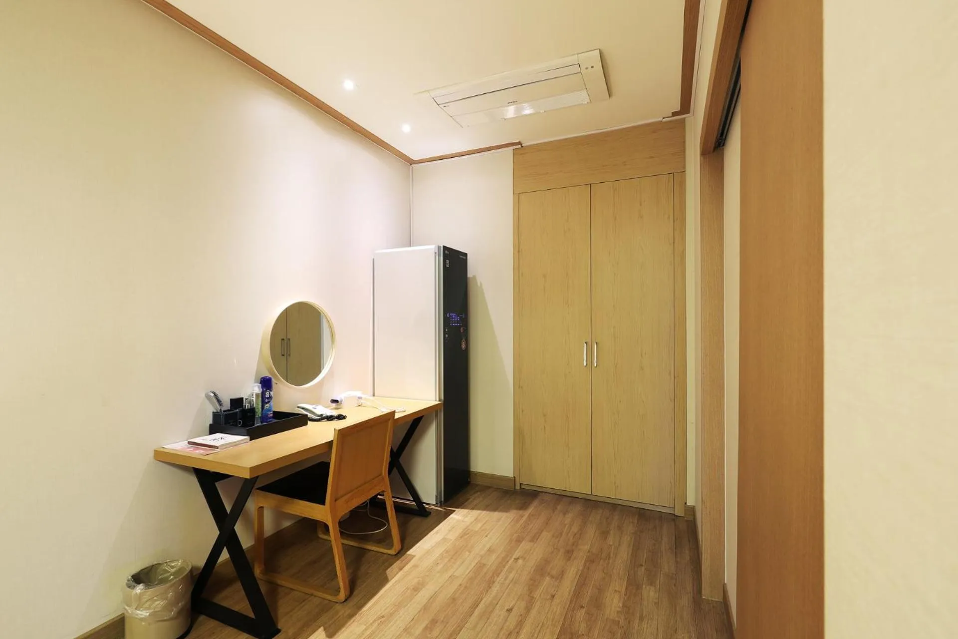 Bedroom in BOLTON Hotel