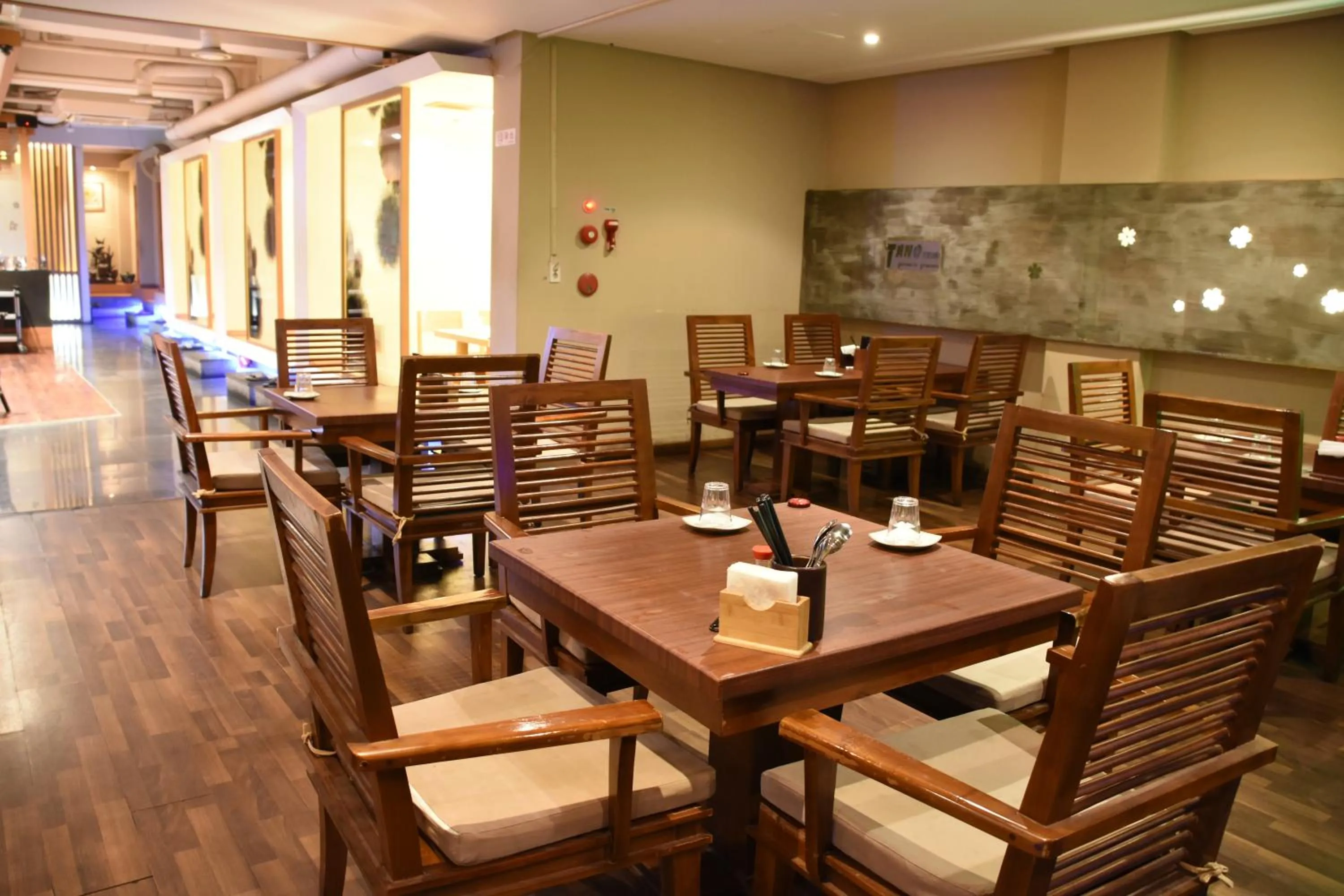 Restaurant/places to eat in BOLTON Hotel