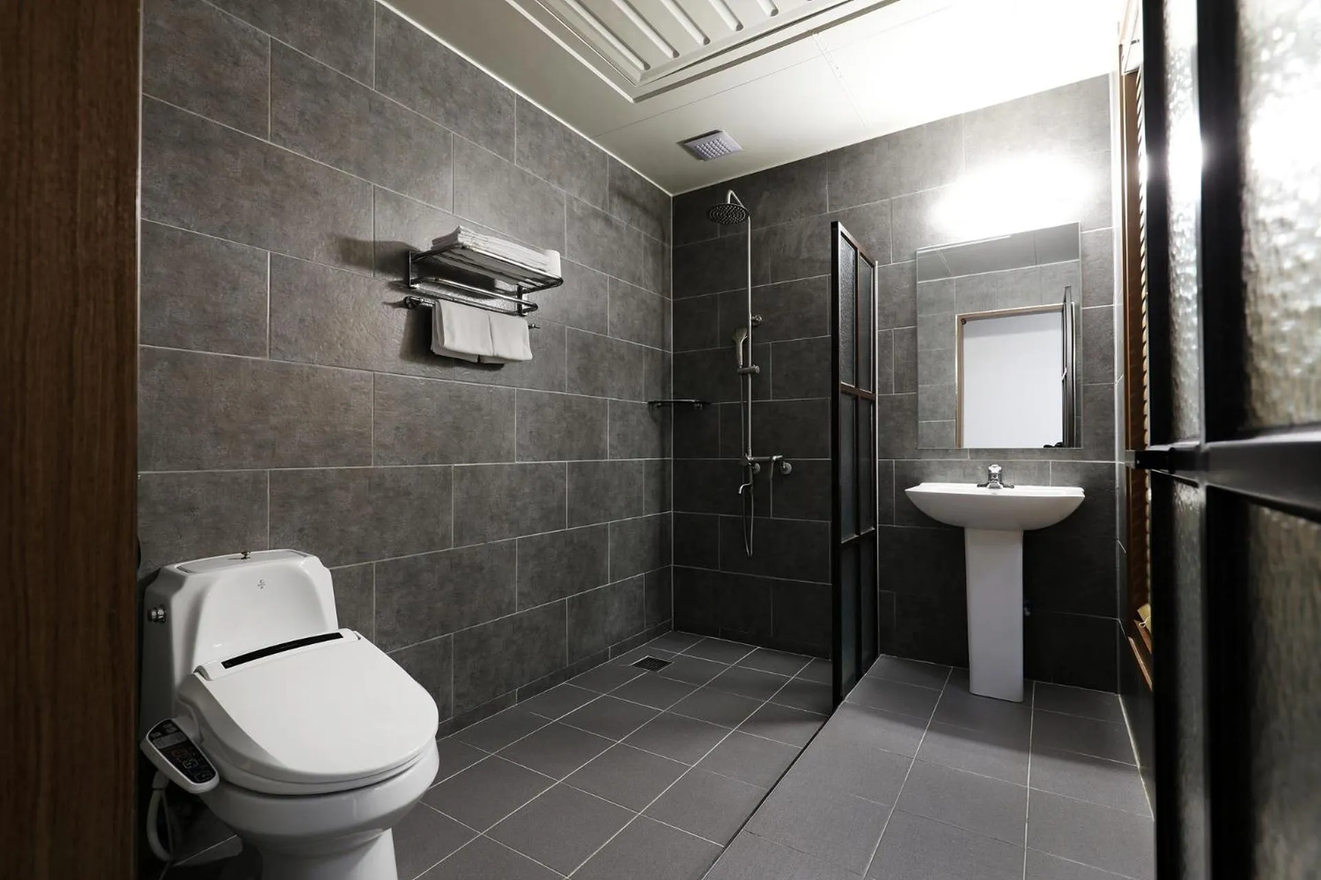 Toilet in BOLTON Hotel