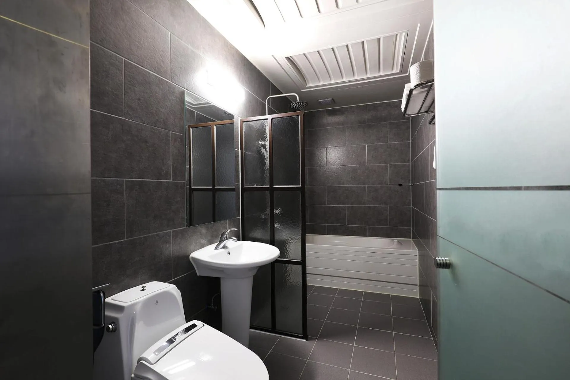 Toilet in BOLTON Hotel