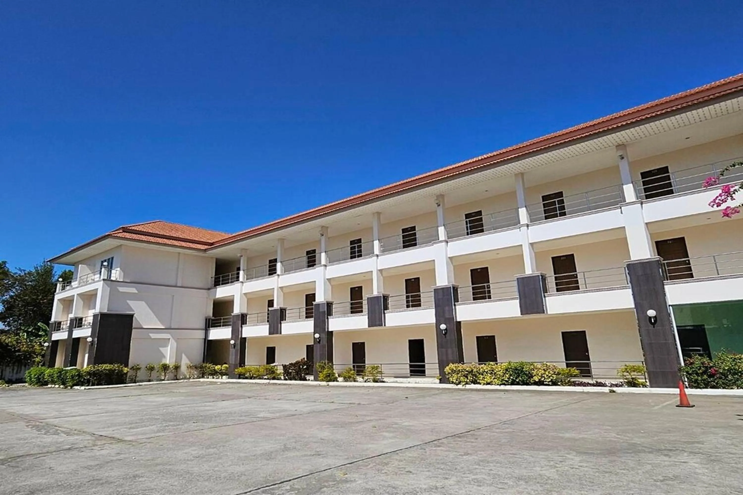 Property building in Grand Place Resort