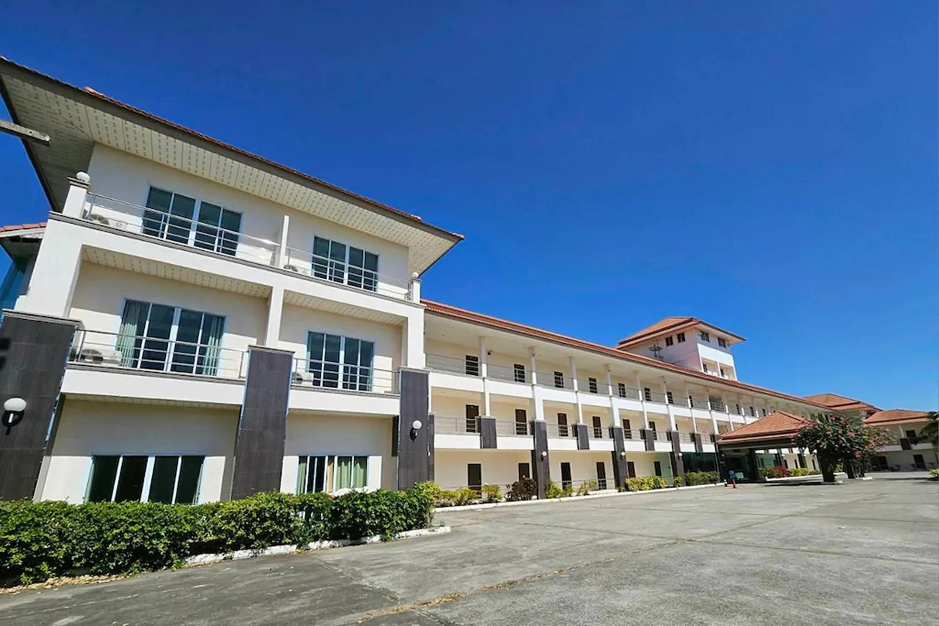 Property building in Grand Place Resort