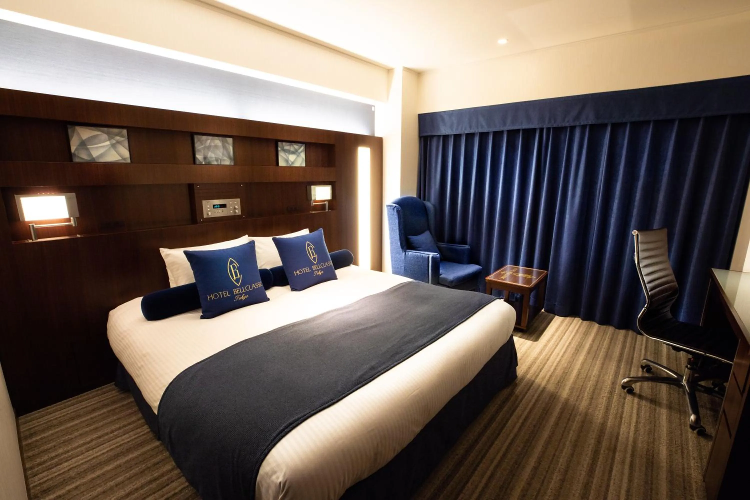 Bathroom, Bed in Hotel Bellclassic Tokyo