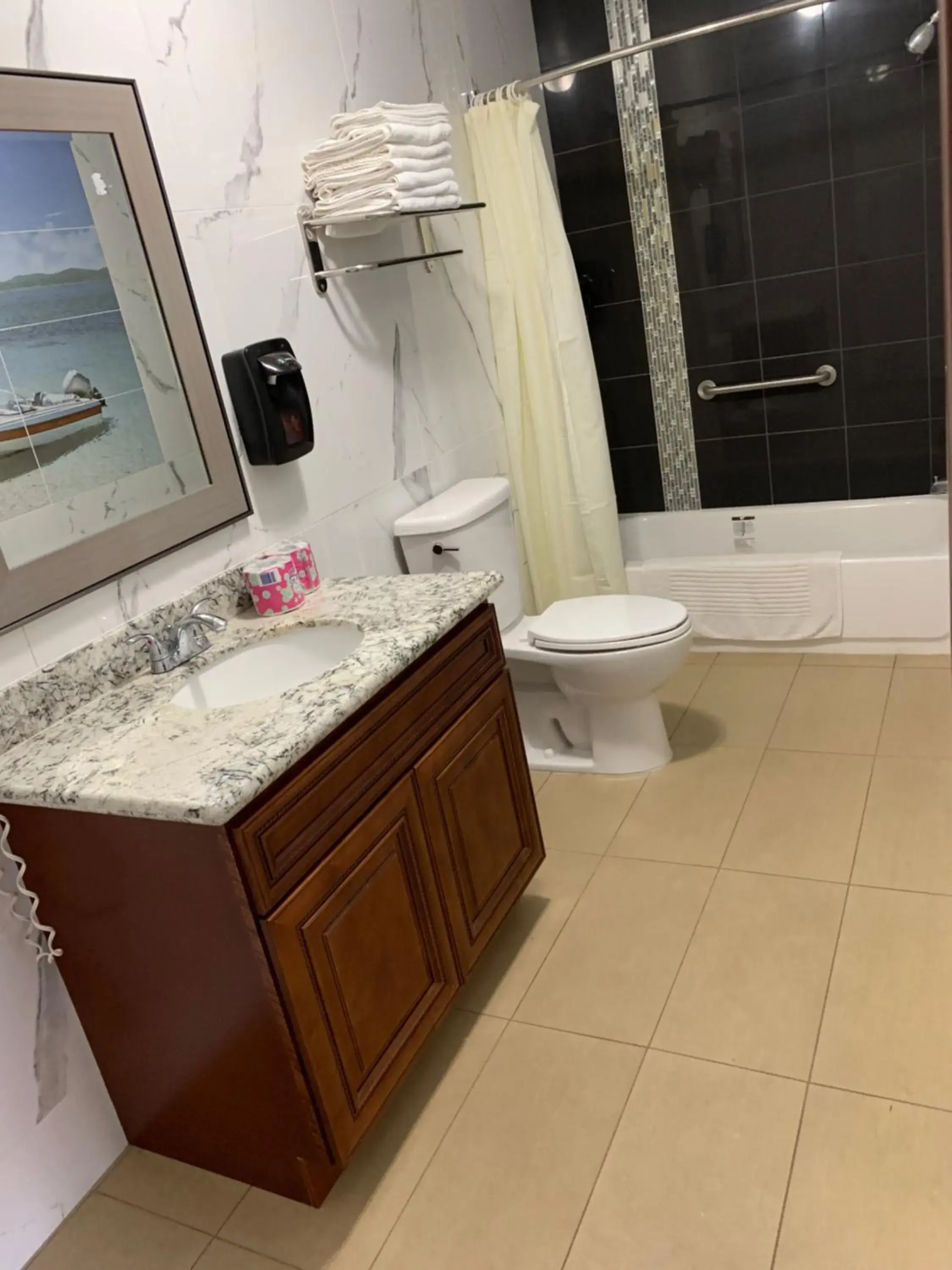 Deluxe King Room in norwalk inn & suites Deluxe King Room in norwalk inn & suites