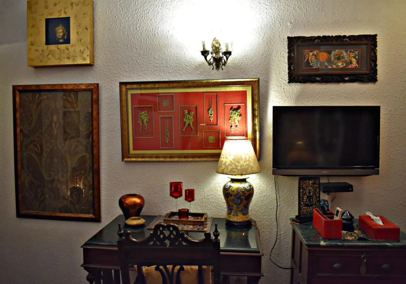 TV and multimedia in On The House - Bed and Breakfast