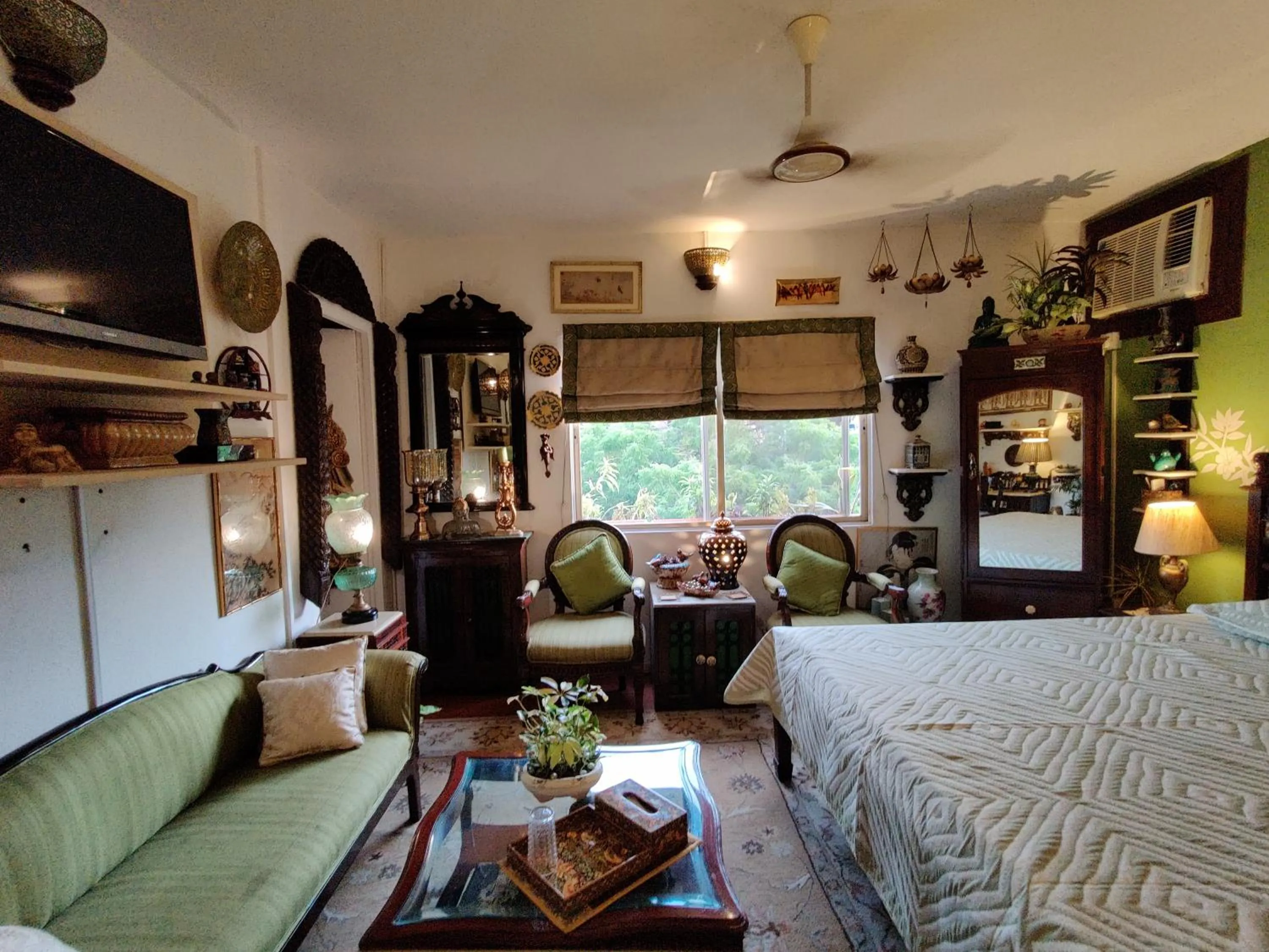 Living room, Bed in On The House - Bed and Breakfast