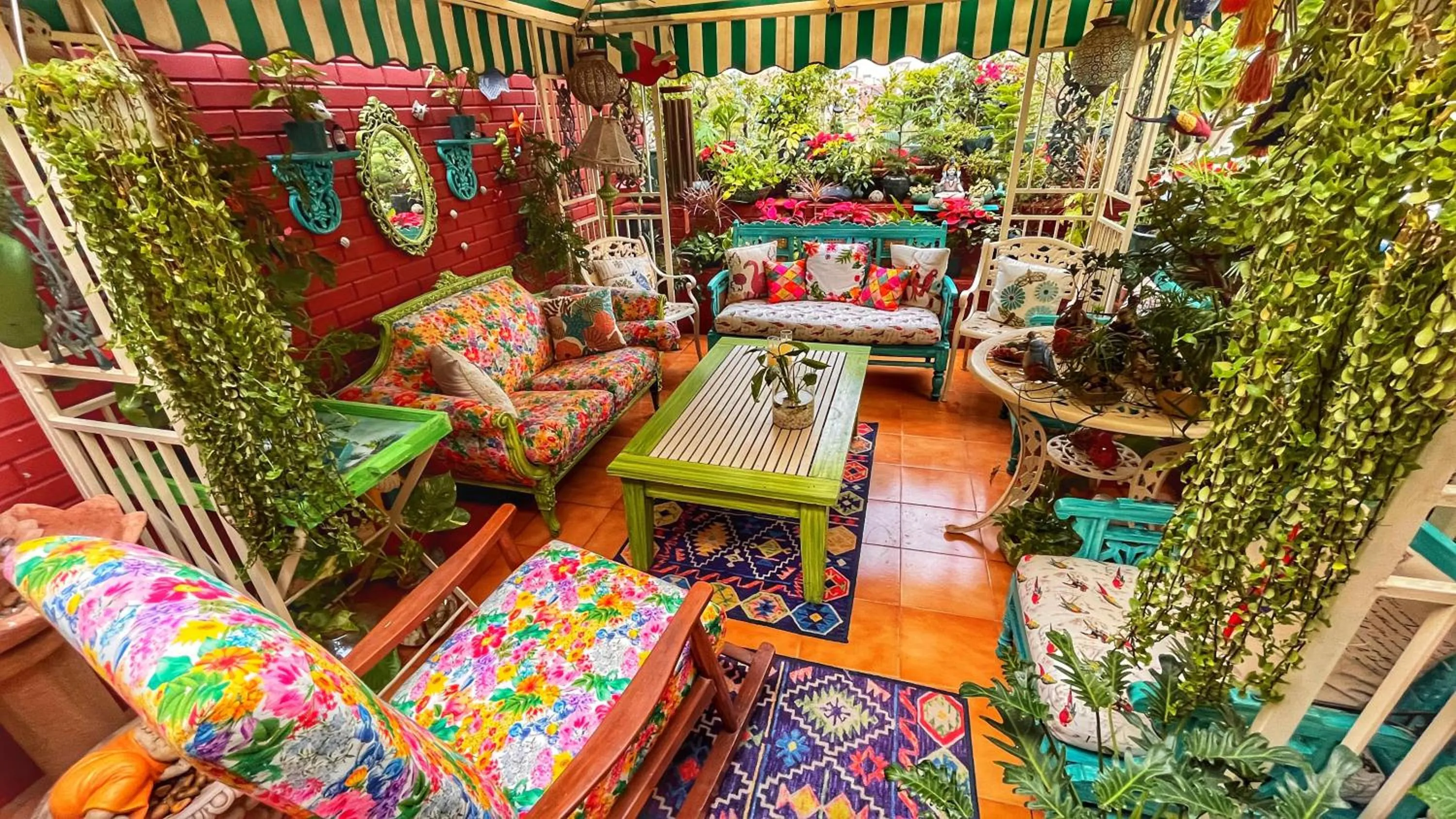 Patio in On The House - Bed and Breakfast