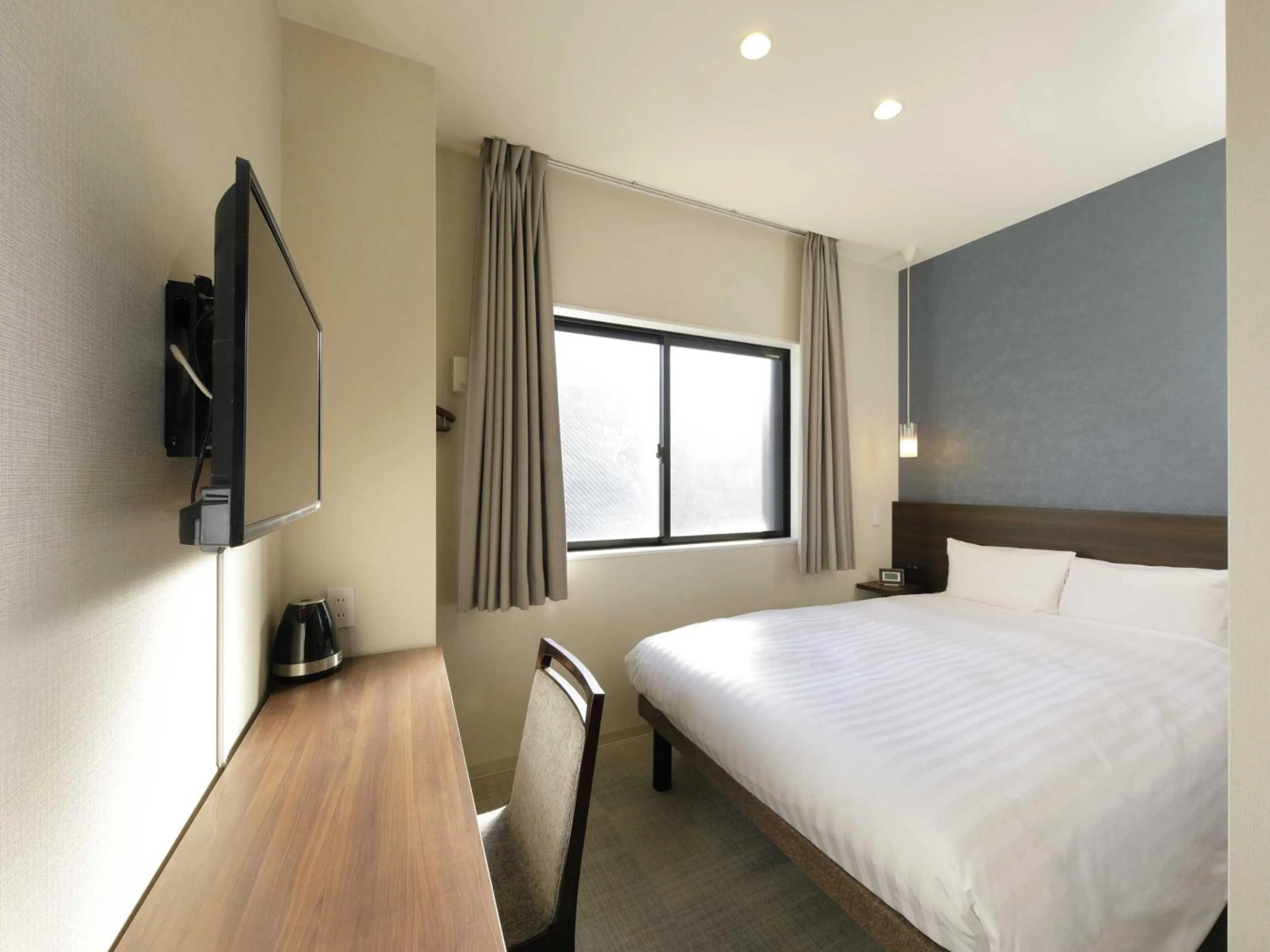 Photo of the whole room, Bed in Smart Place Inn Kyoto Shijo Omiya Station