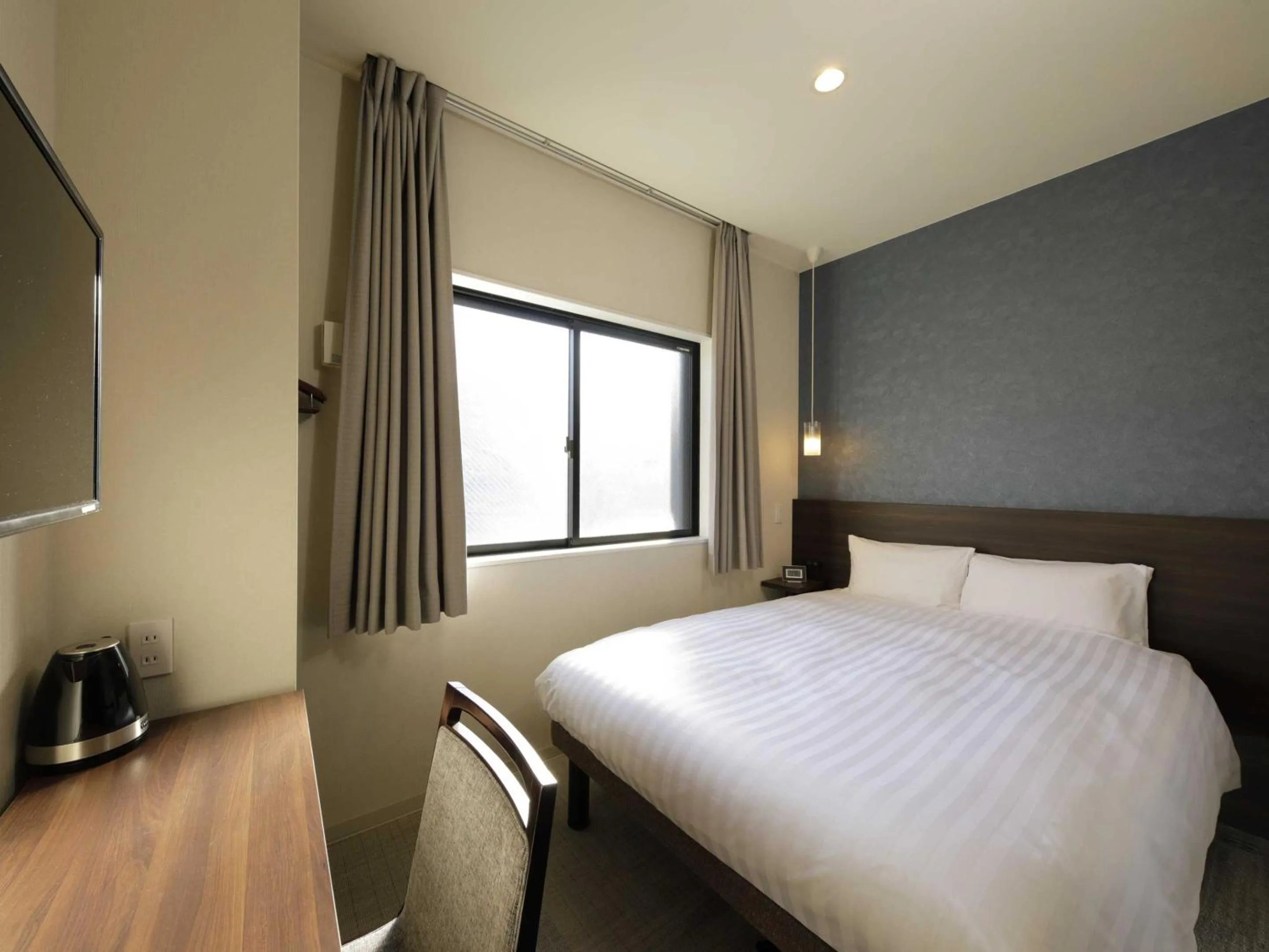 Photo of the whole room, Bed in Smart Place Inn Kyoto Shijo Omiya Station