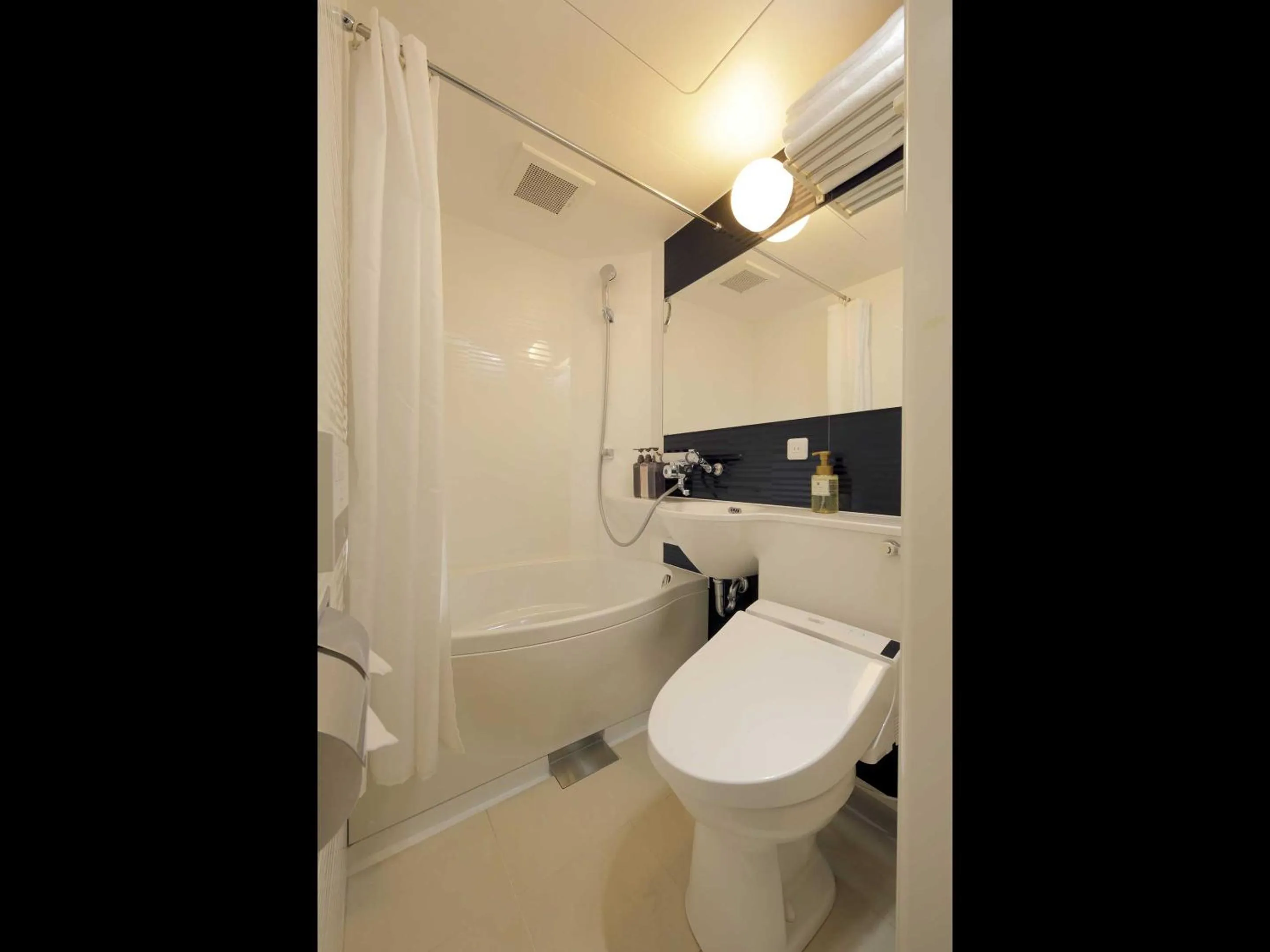 Bathroom in Smart Place Inn Kyoto Shijo Omiya Station