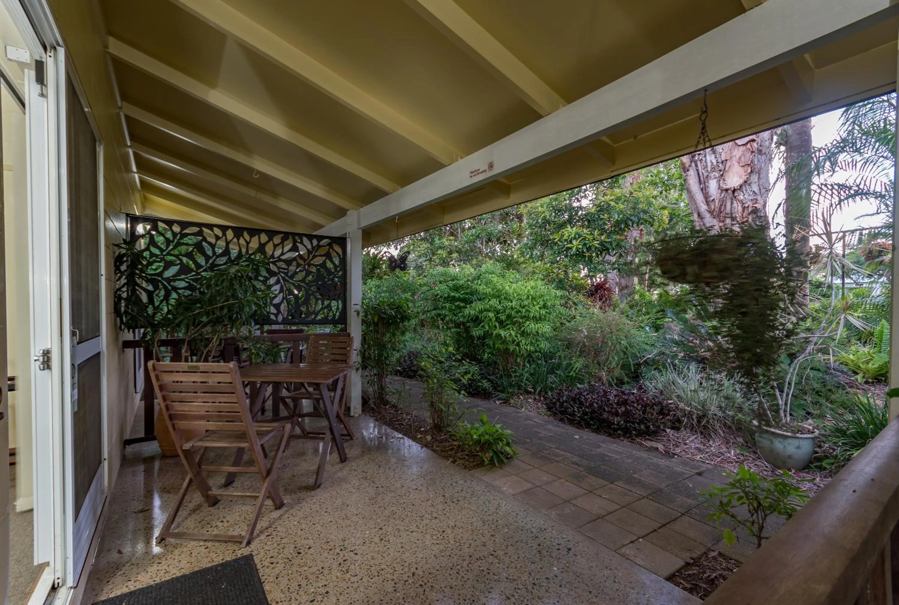 Patio in Kookaburra Motel Yungaburra