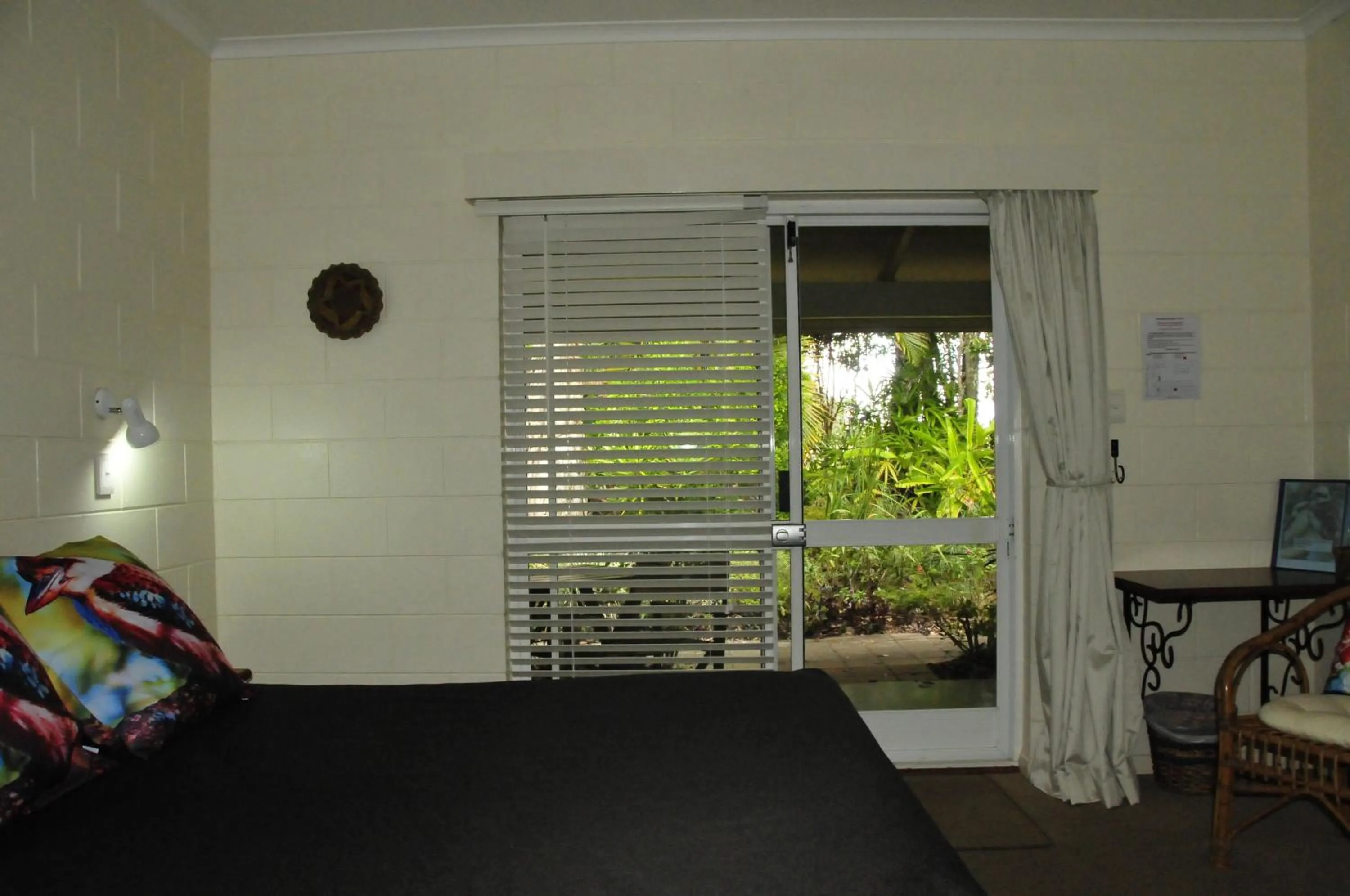 Garden view, Bed in Kookaburra Motel Yungaburra