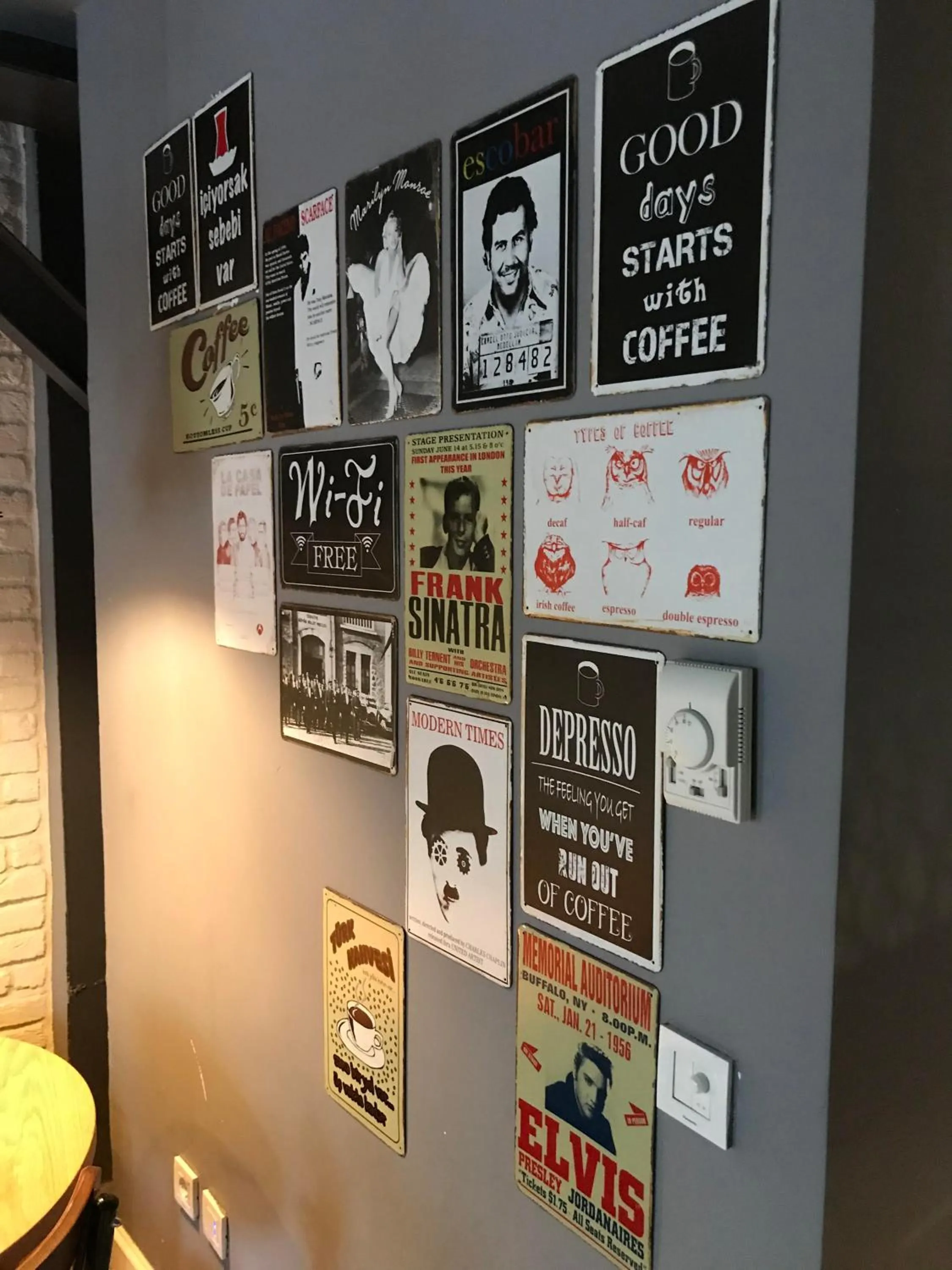 Restaurant/places to eat in Jakaranda Hotel