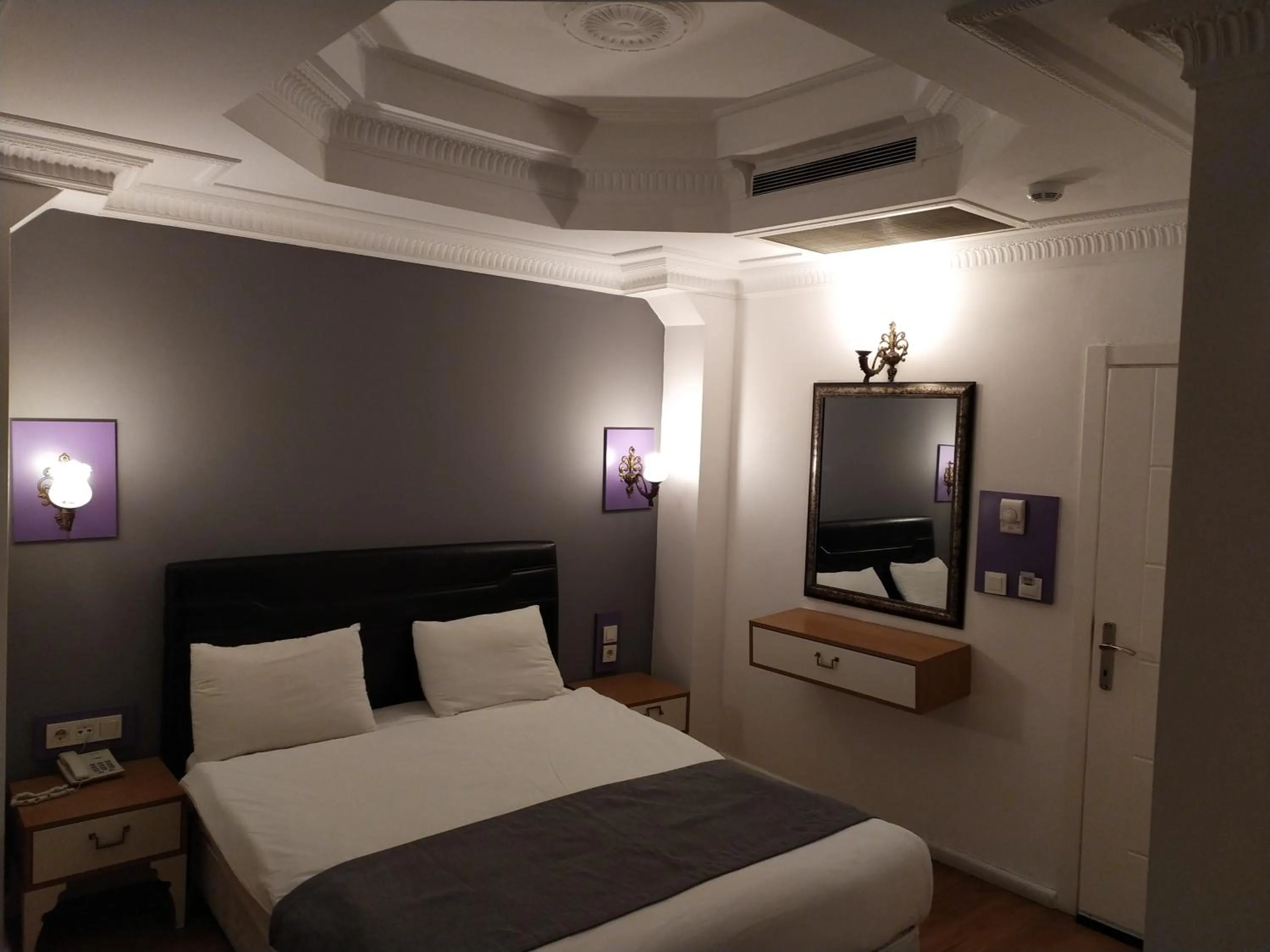 Bedroom in Jakaranda Hotel