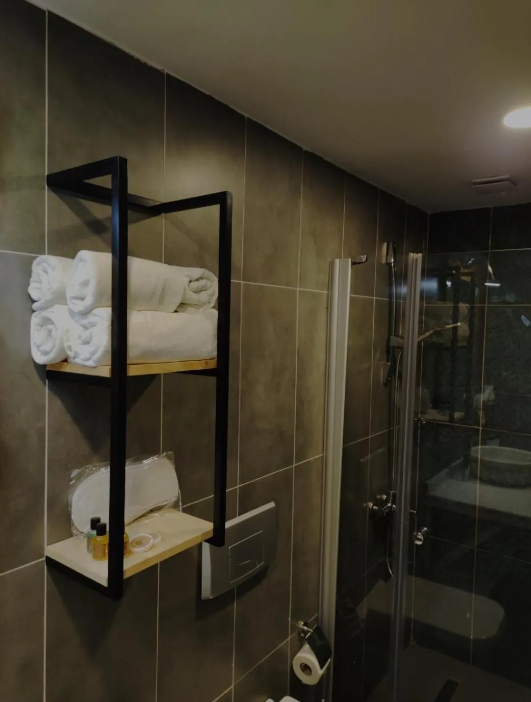 Bathroom in Jakaranda Hotel