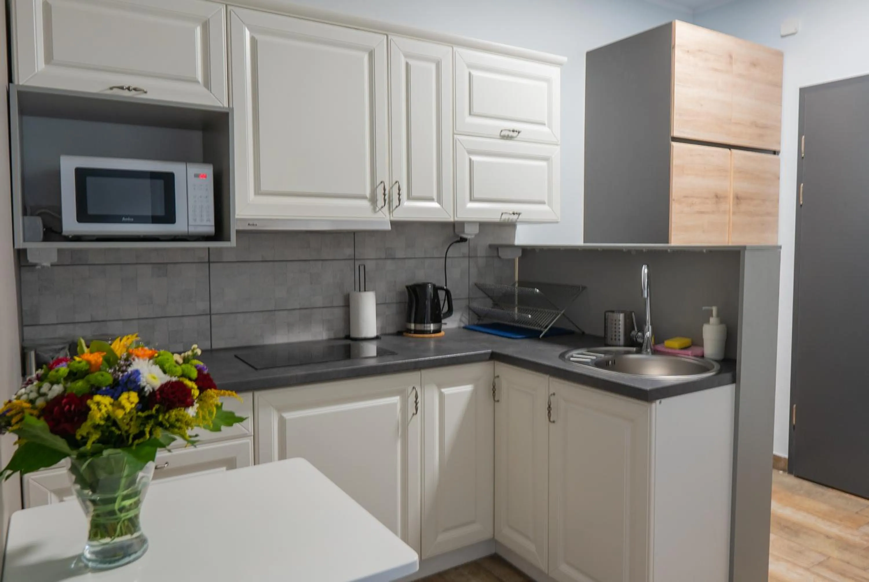 Kitchen or kitchenette in Moon Hostel Poznań