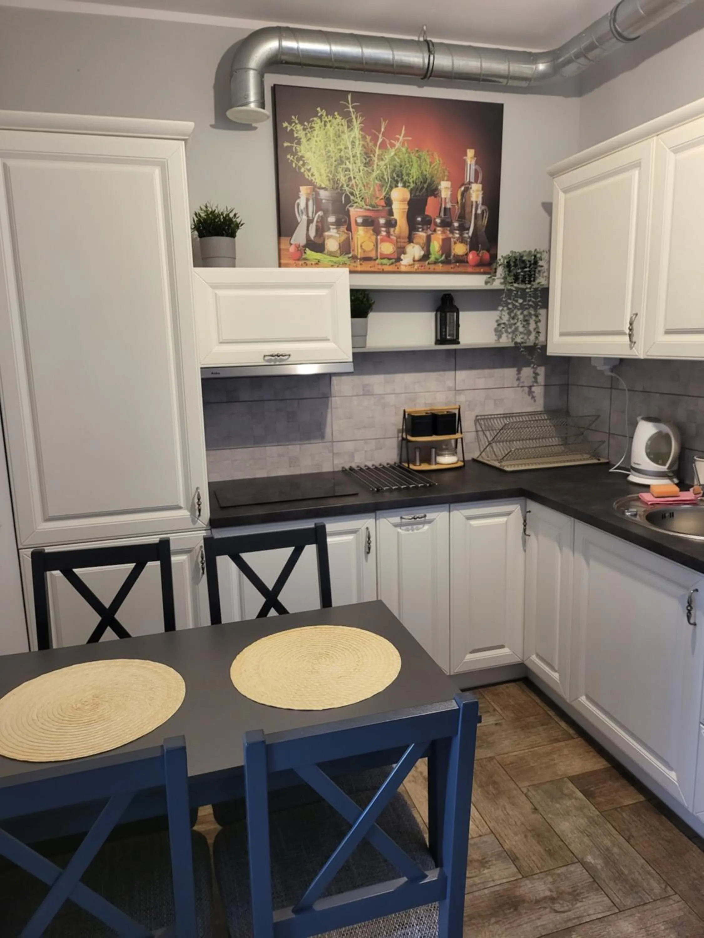 Dining area in Moon Hostel Poznań