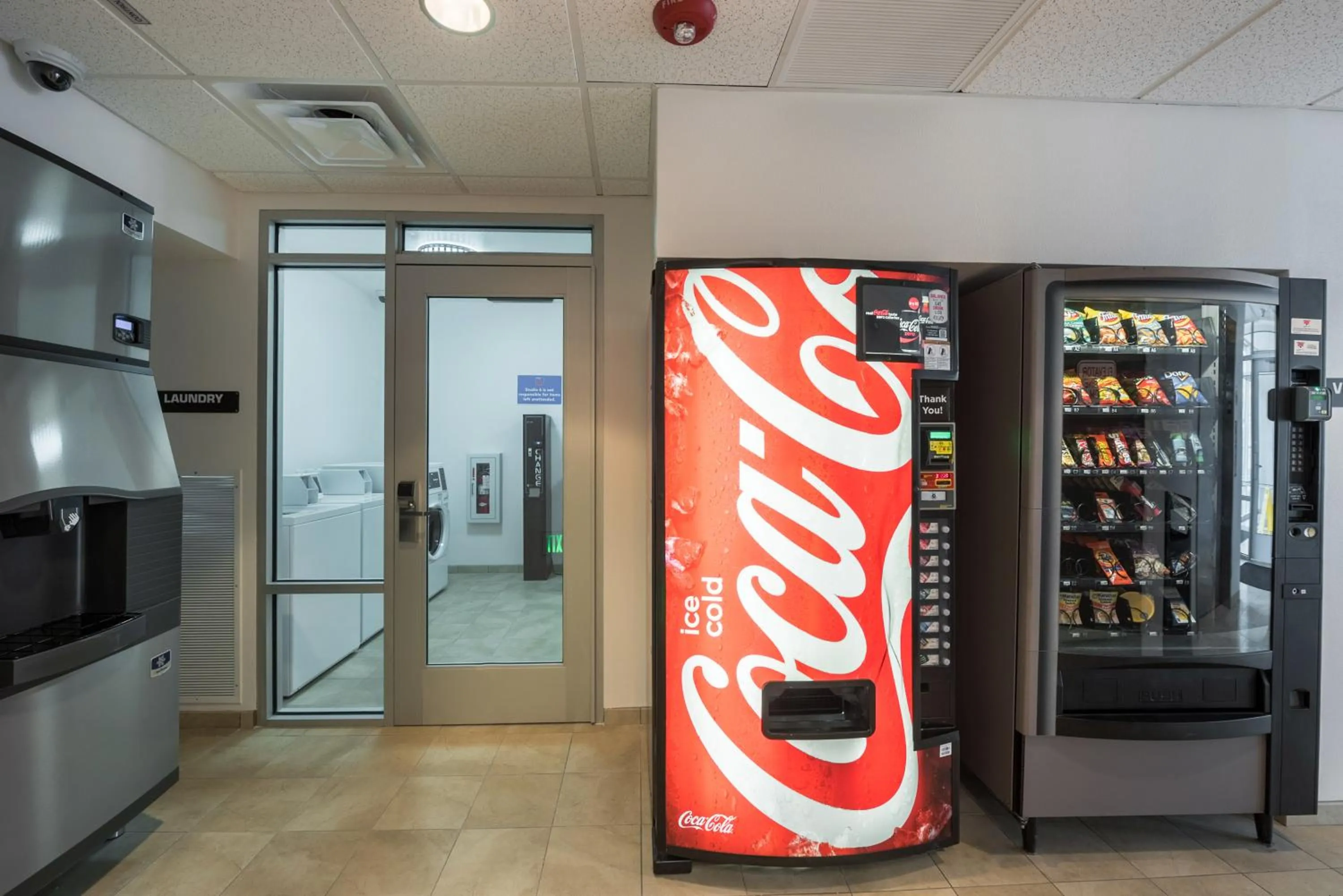 Food and drinks in Studio 6-Mccarran, NV - Sparks - Tahoe - Reno Industrial Center