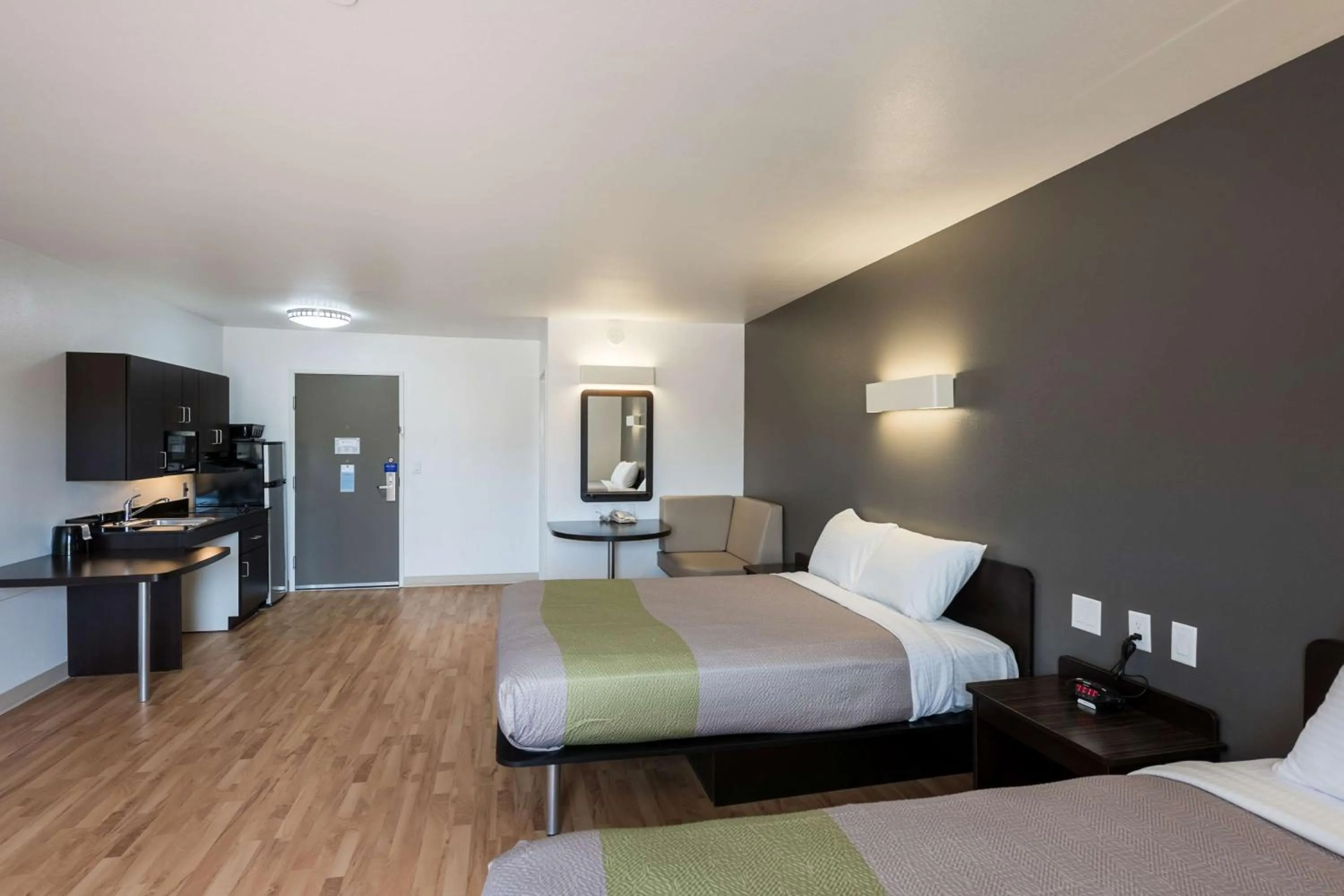 Kitchen or kitchenette, Bed in Studio 6-Mccarran, NV - Sparks - Tahoe - Reno Industrial Center