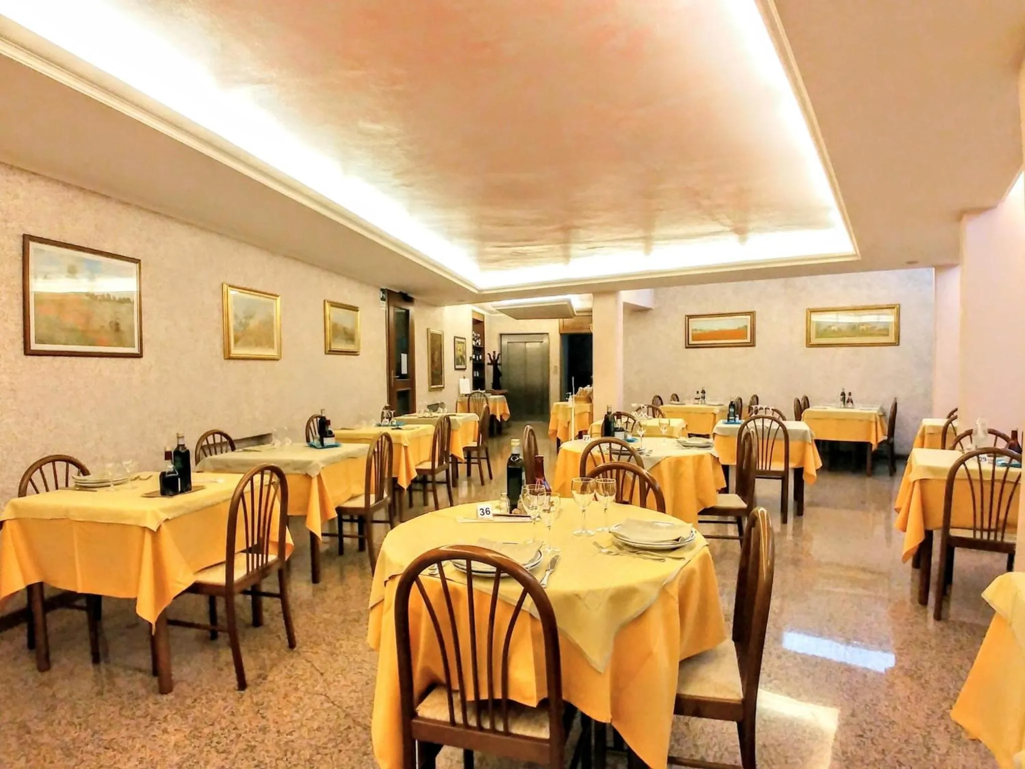 Restaurant/places to eat in Hotel Carancini