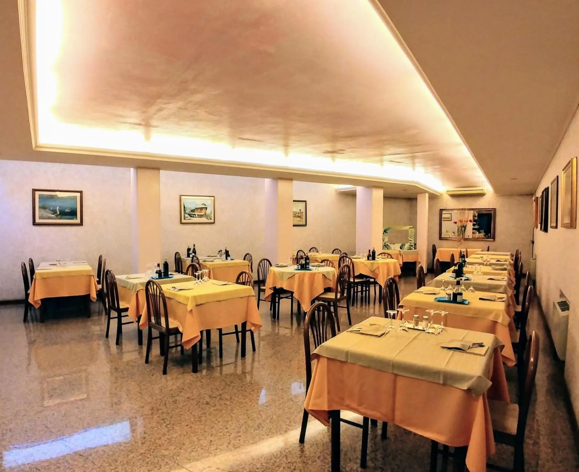 Restaurant/places to eat in Hotel Carancini