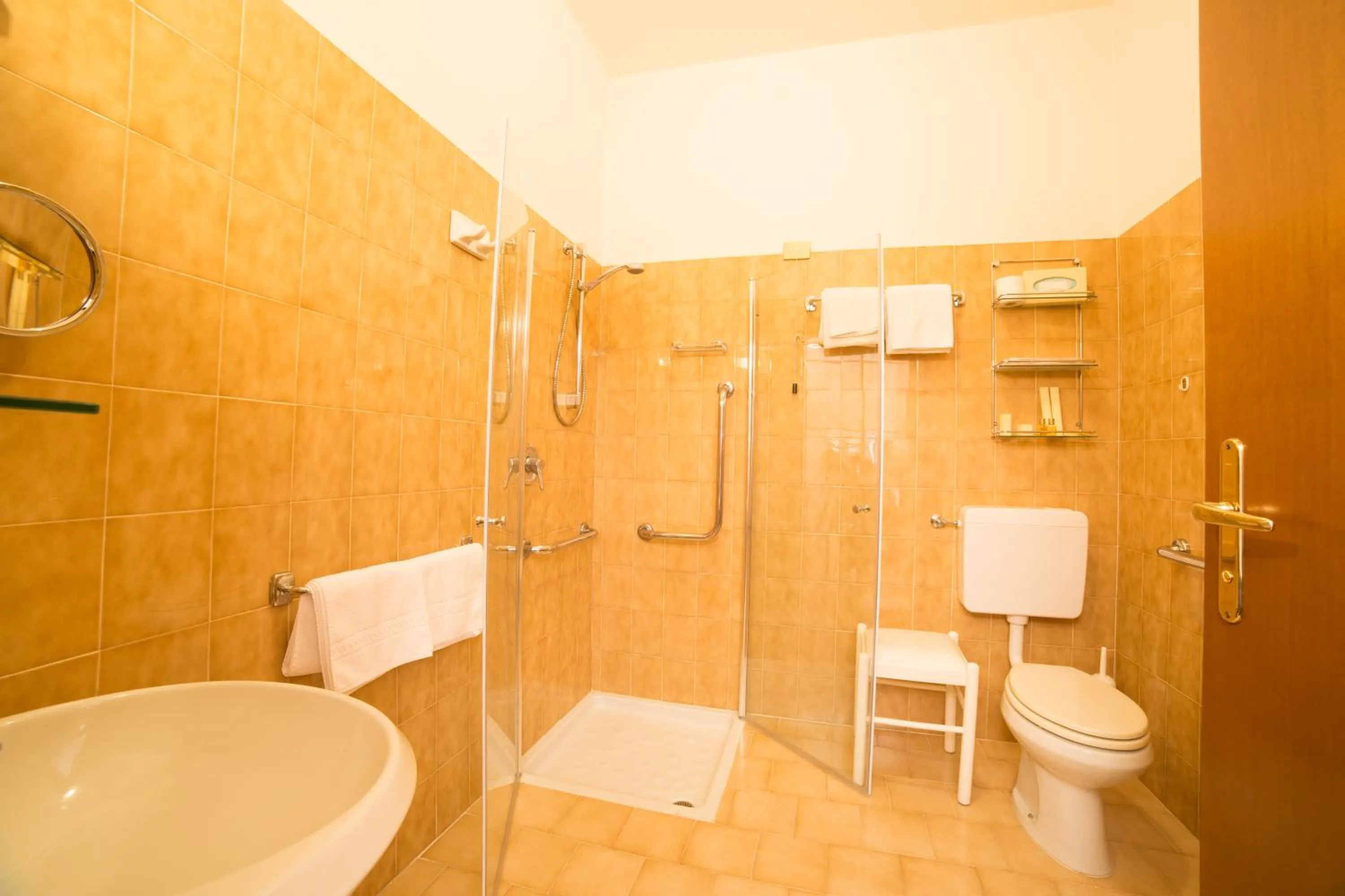 Shower in Hotel Carancini