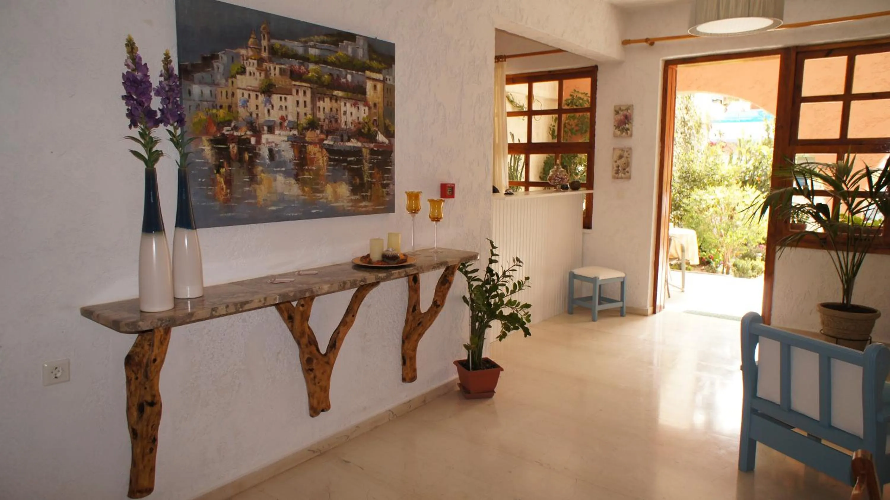 Lobby or reception in Idi