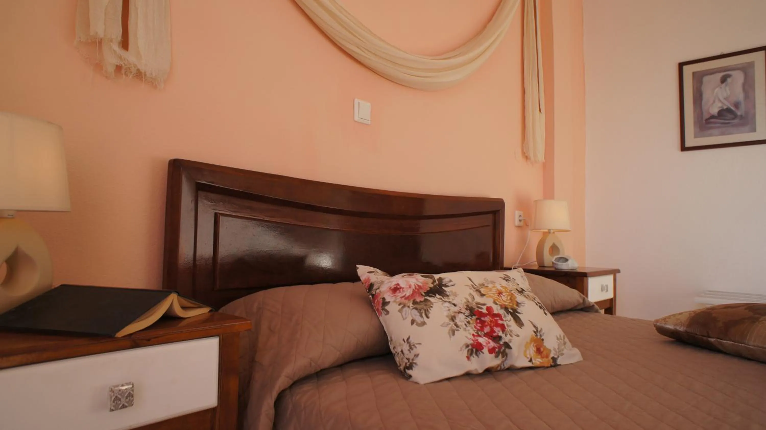 Decorative detail, Bed in Idi