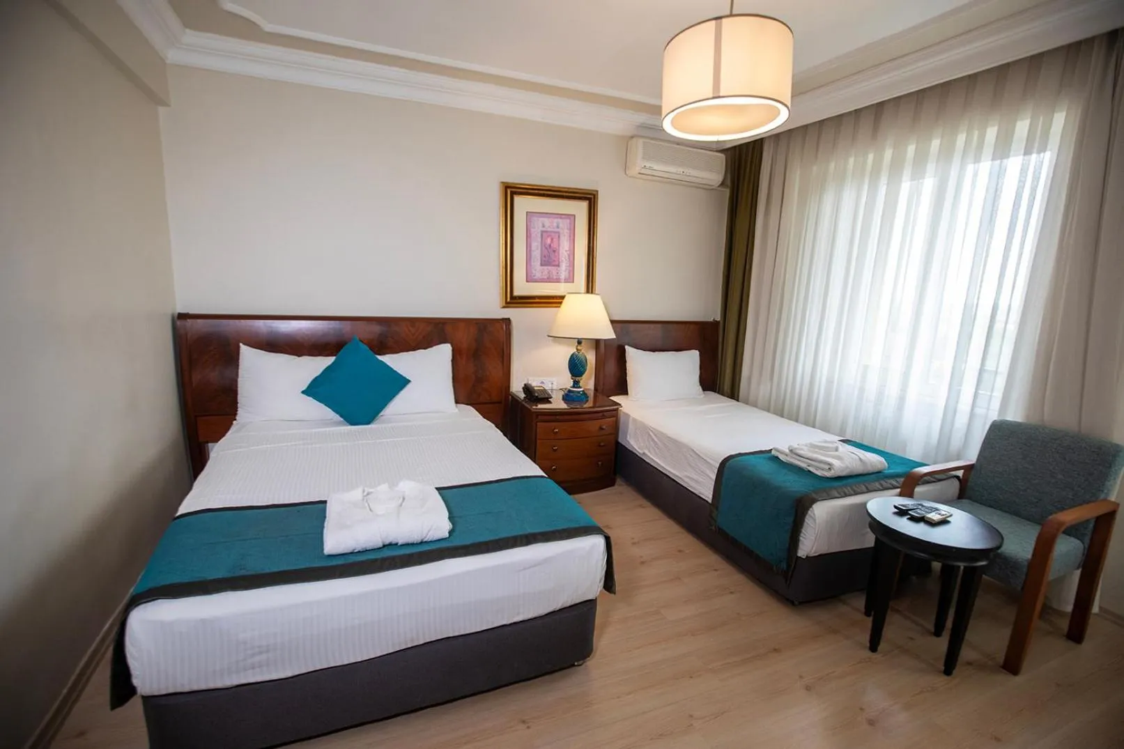 Bed in Hotel Simsek