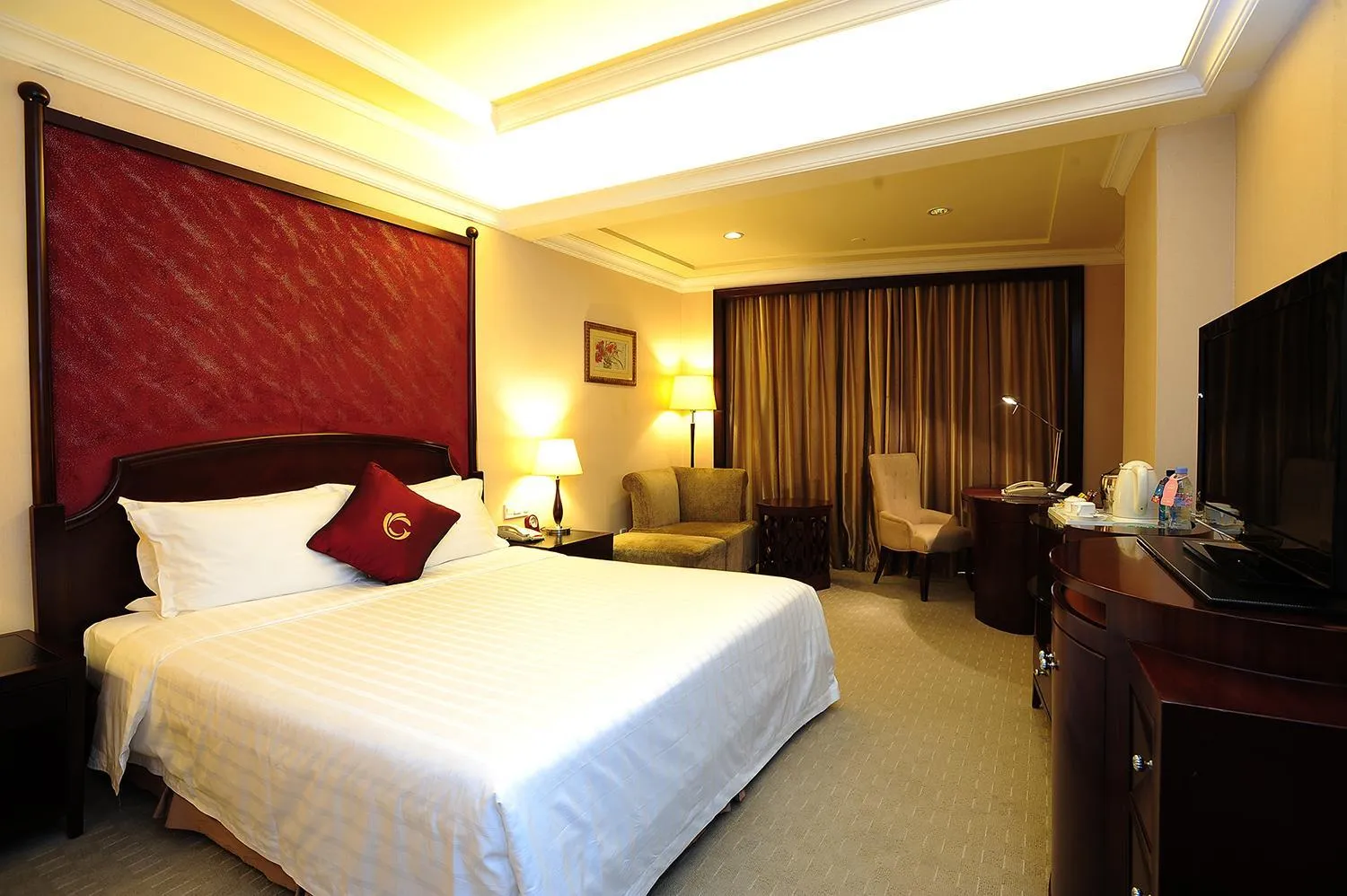 Bed in The Royal Marina Plaza Hotel Guangzhou