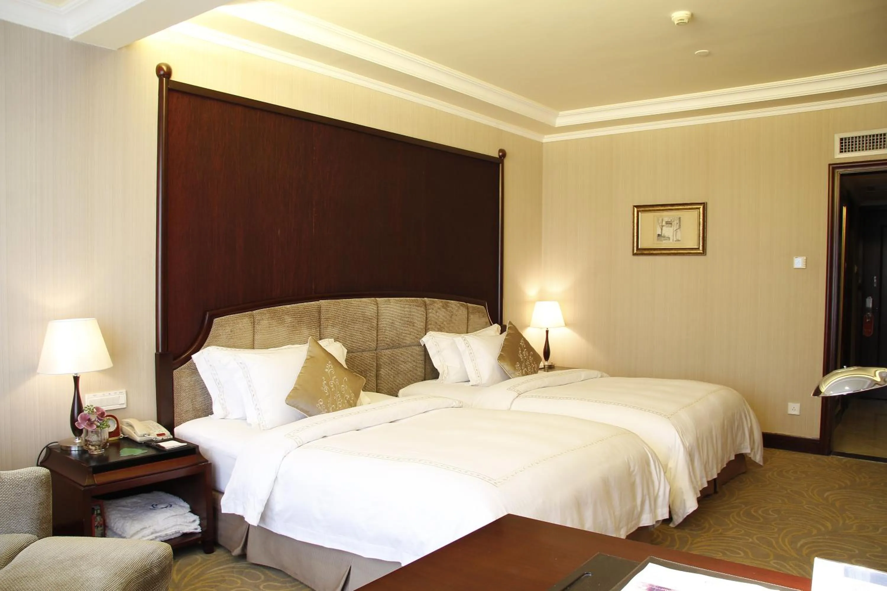 Bedroom, Bed in The Royal Marina Plaza Hotel Guangzhou