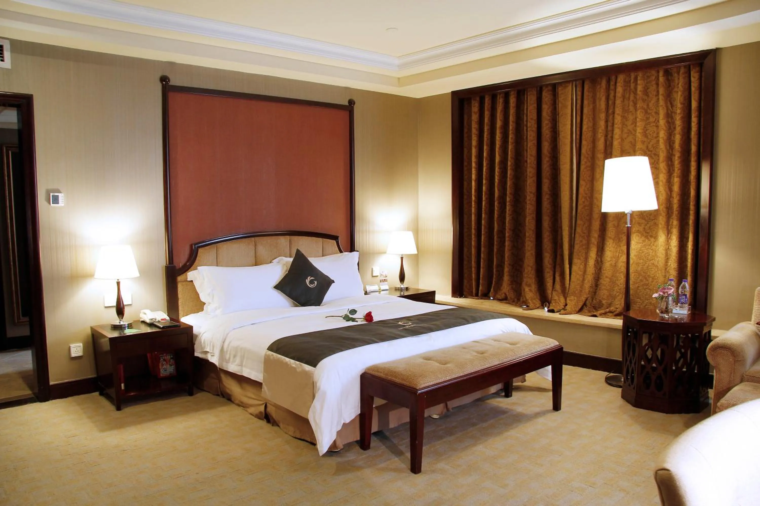 Bed in The Royal Marina Plaza Hotel Guangzhou