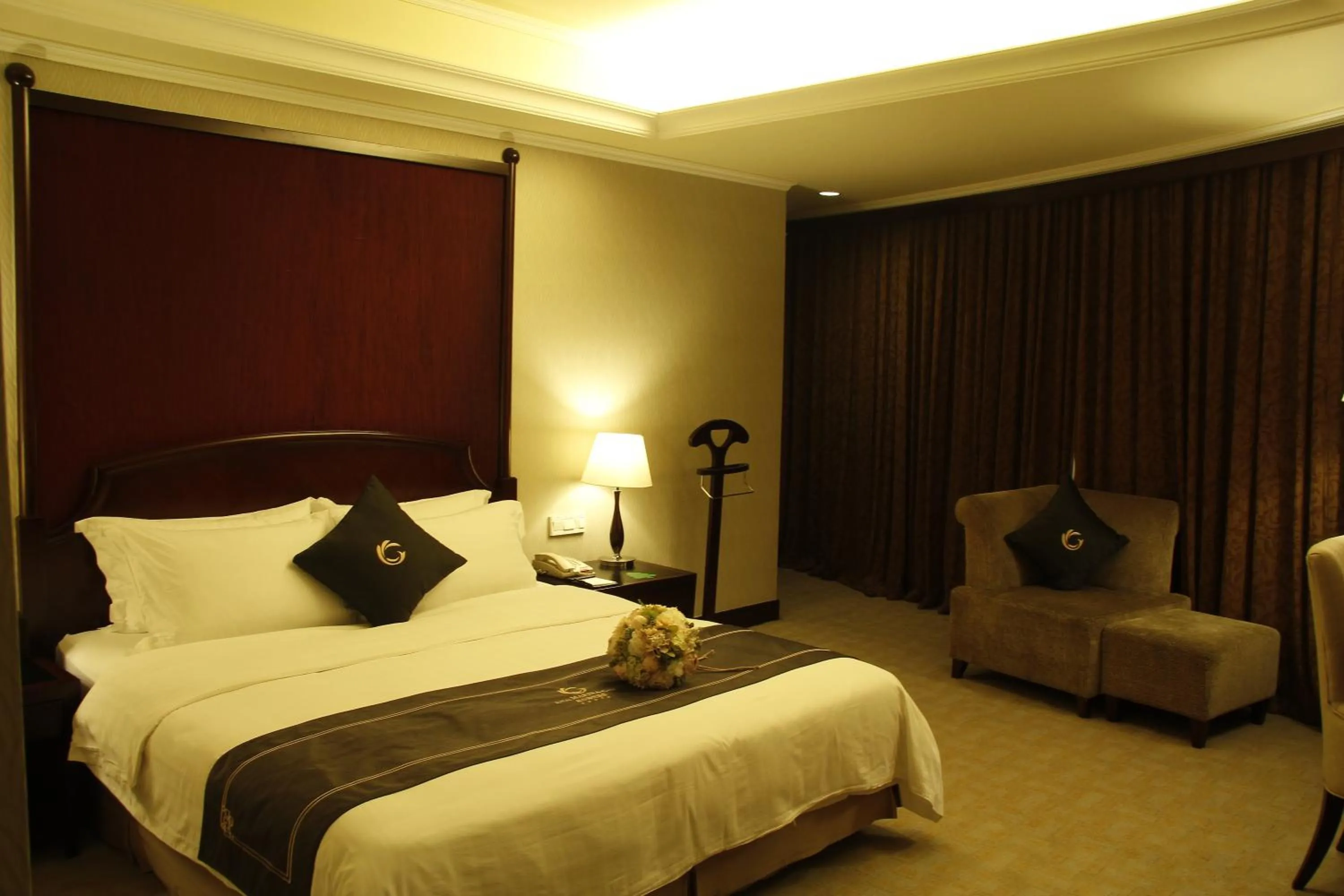 Bedroom, Bed in The Royal Marina Plaza Hotel Guangzhou